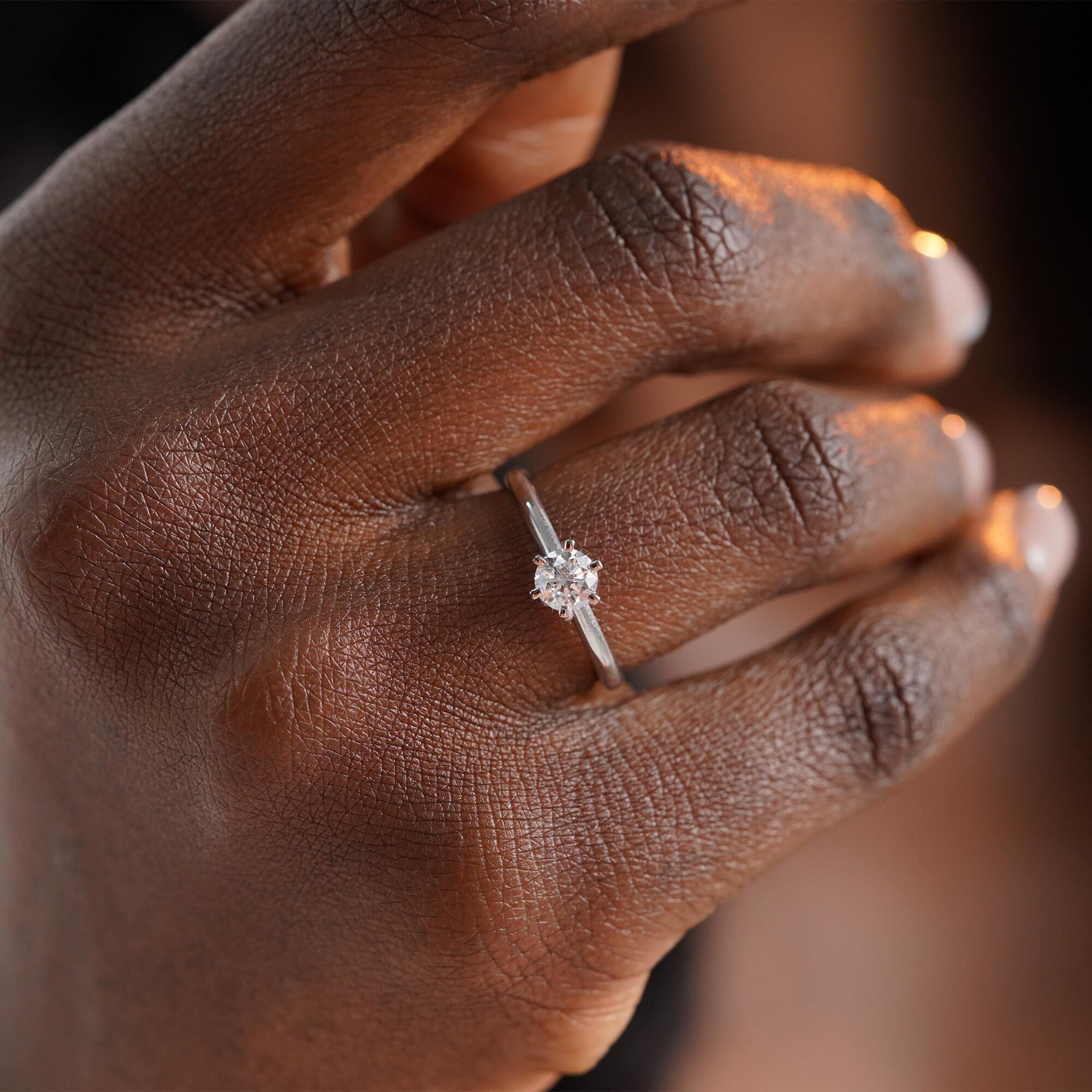Round Cut Solitaire Diamond Ring With 6 Prongs in 18K Gold