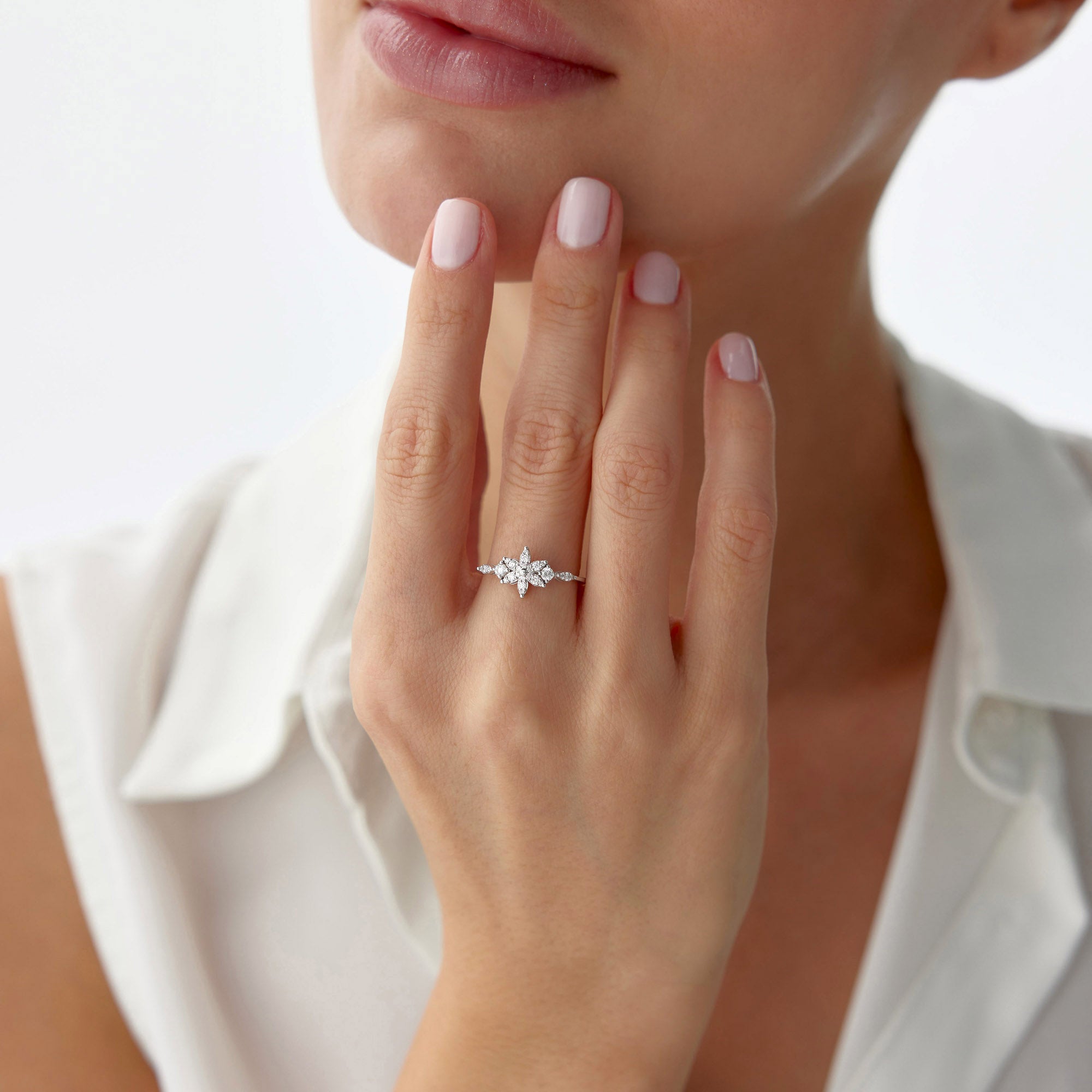 Minimal Diamond Flower Ring in 14K Gold