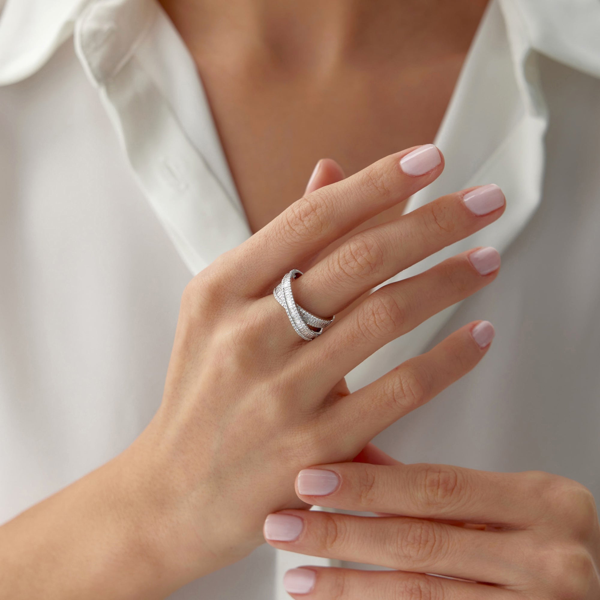 Baguette Diamond Crossover Ring in 18K Gold