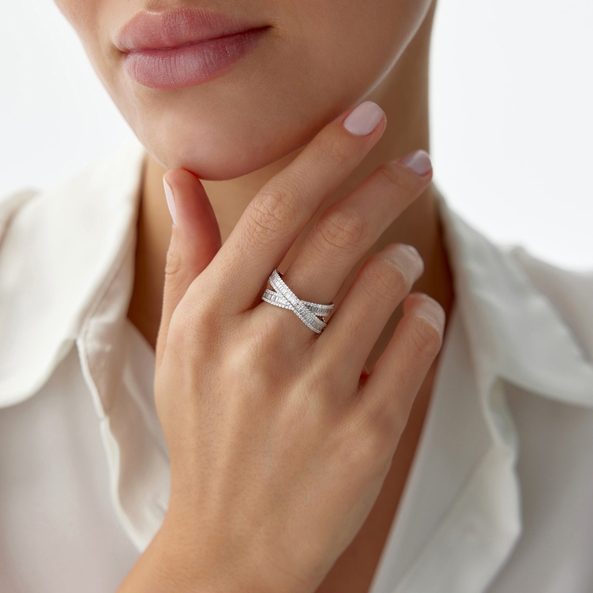 Baguette Diamond Crossover Ring in 18K Gold