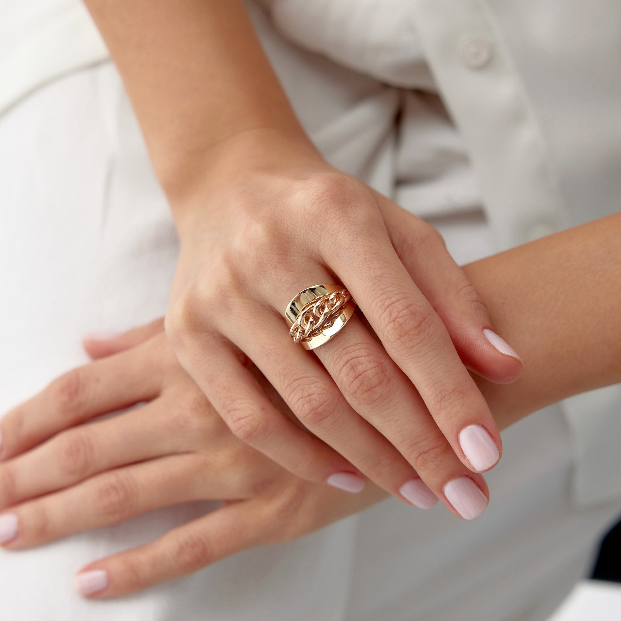 Two Tone Chain Connection Ring in 14K Gold