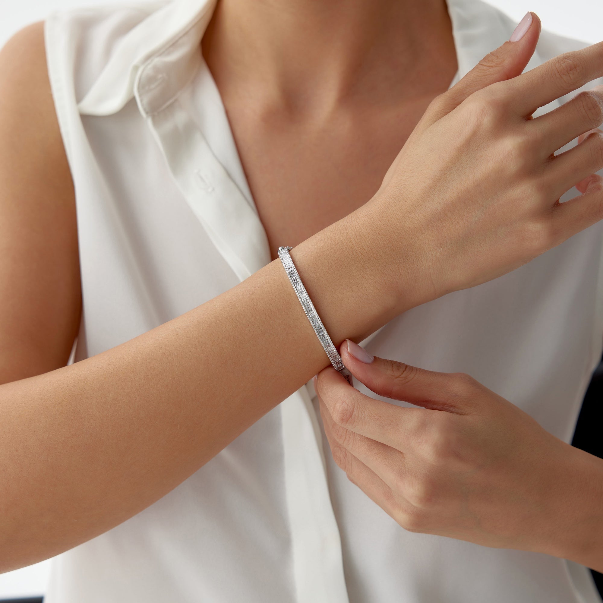 Baguette Cut Diamond Bangle in 14K Gold