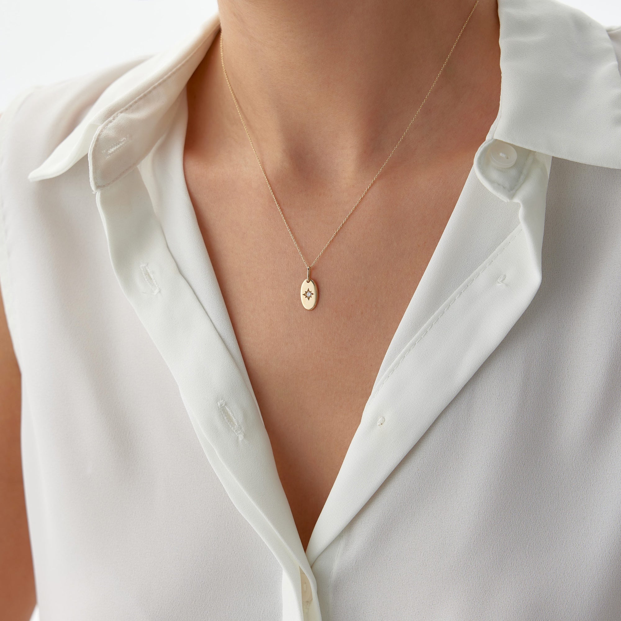 Mini Oval North Star Pendant Necklace in 14K Gold