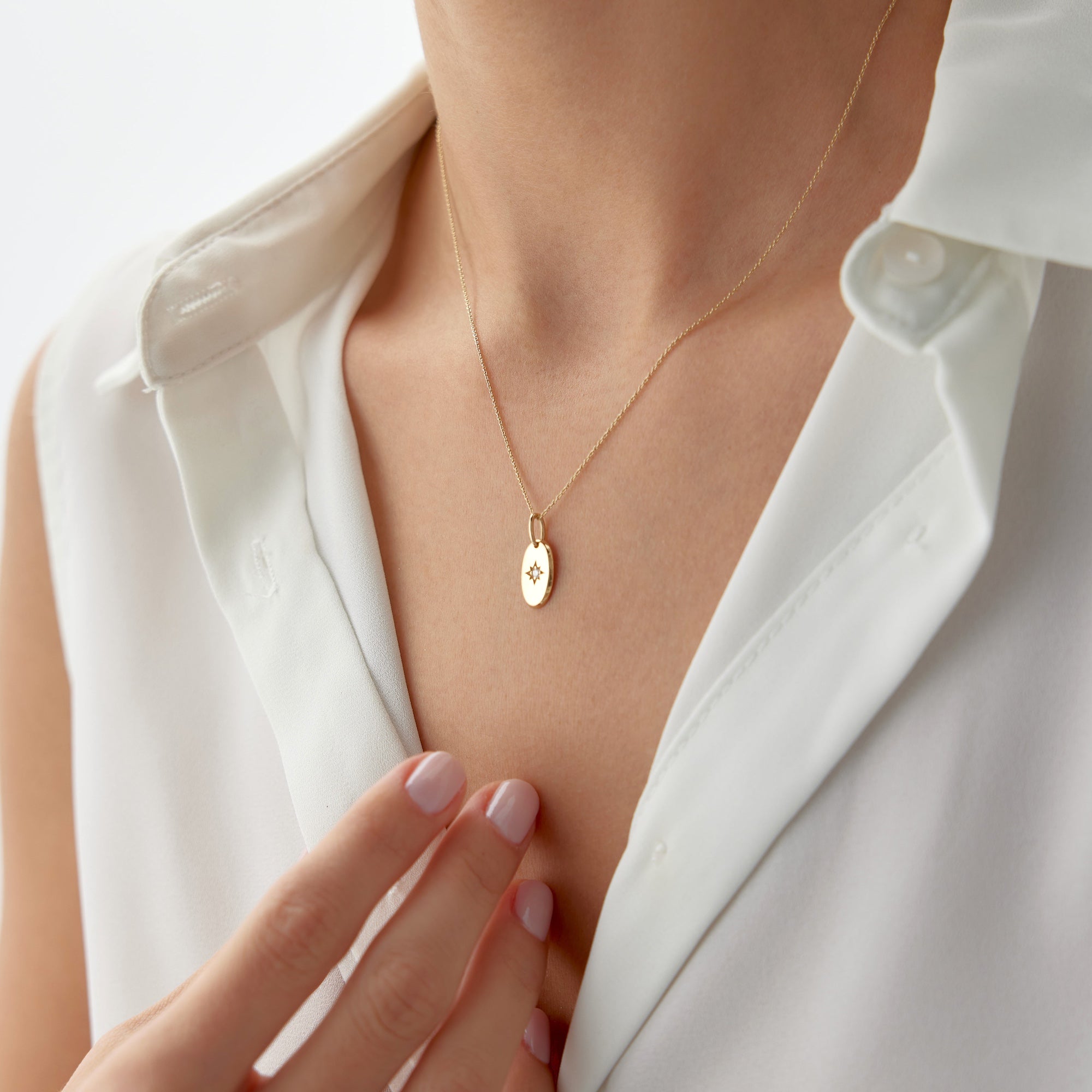 Mini Oval North Star Pendant Necklace in 14K Gold