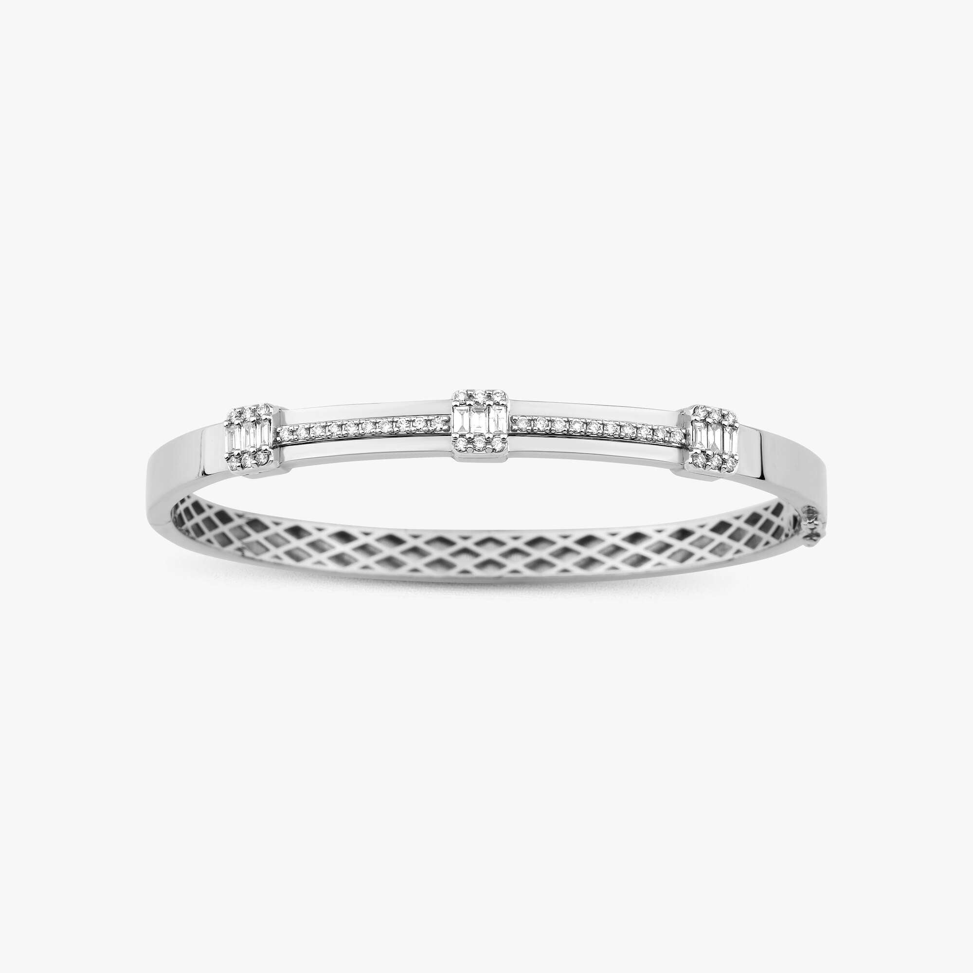 Baguette Cut Diamond Bangle in 14K Gold