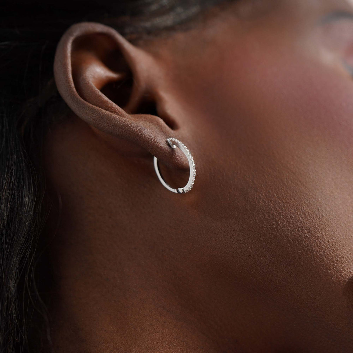 Diamond Oval Hoop Earrings in 14K Gold