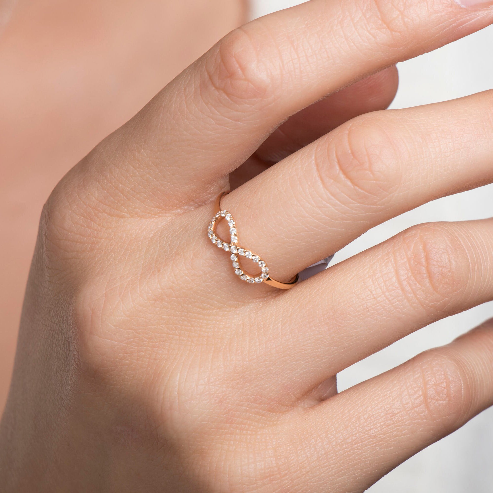 Diamond Infinity Ring in 18K Gold