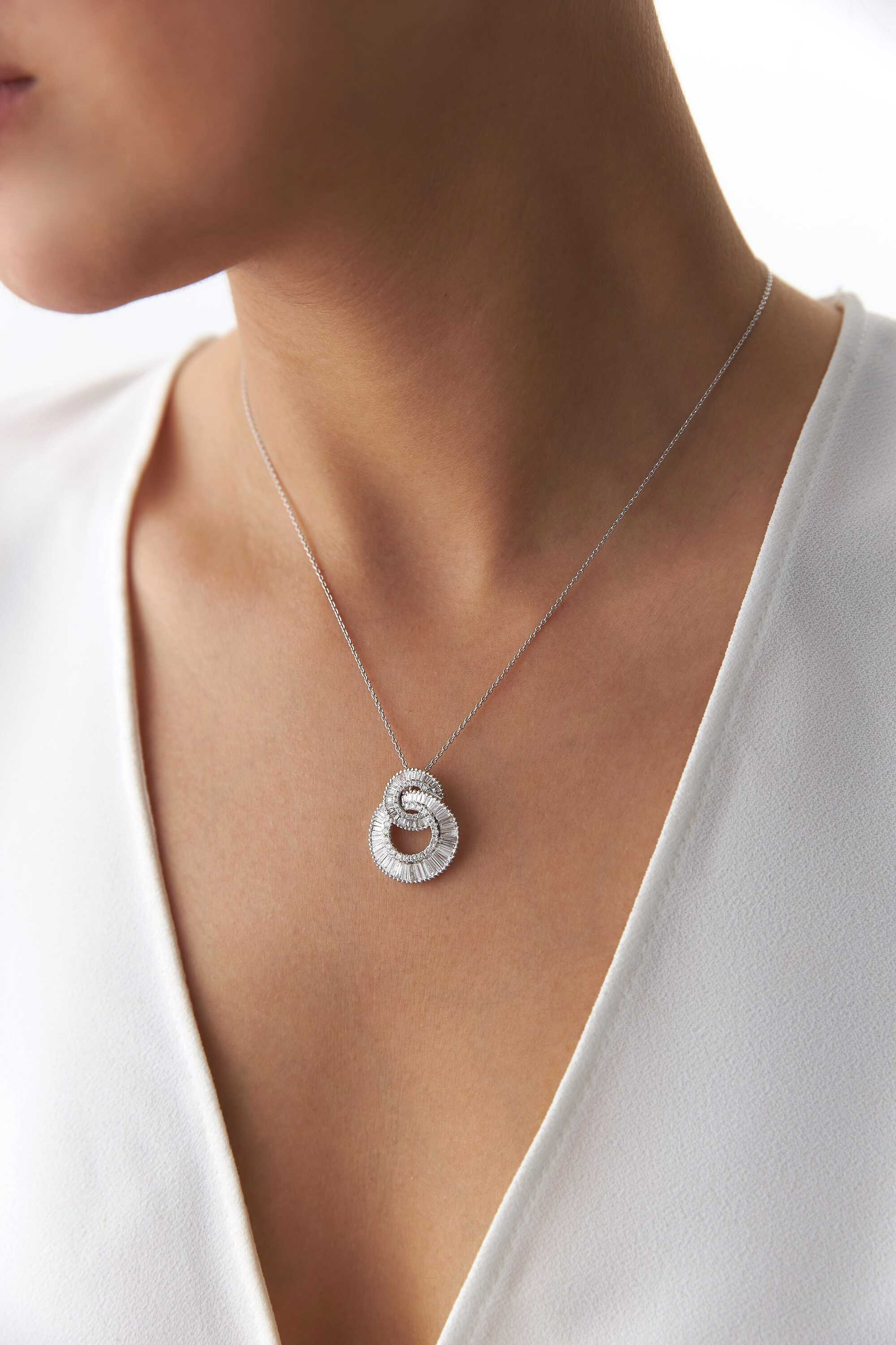 Diamond Eternal Interlocking Circle Necklace