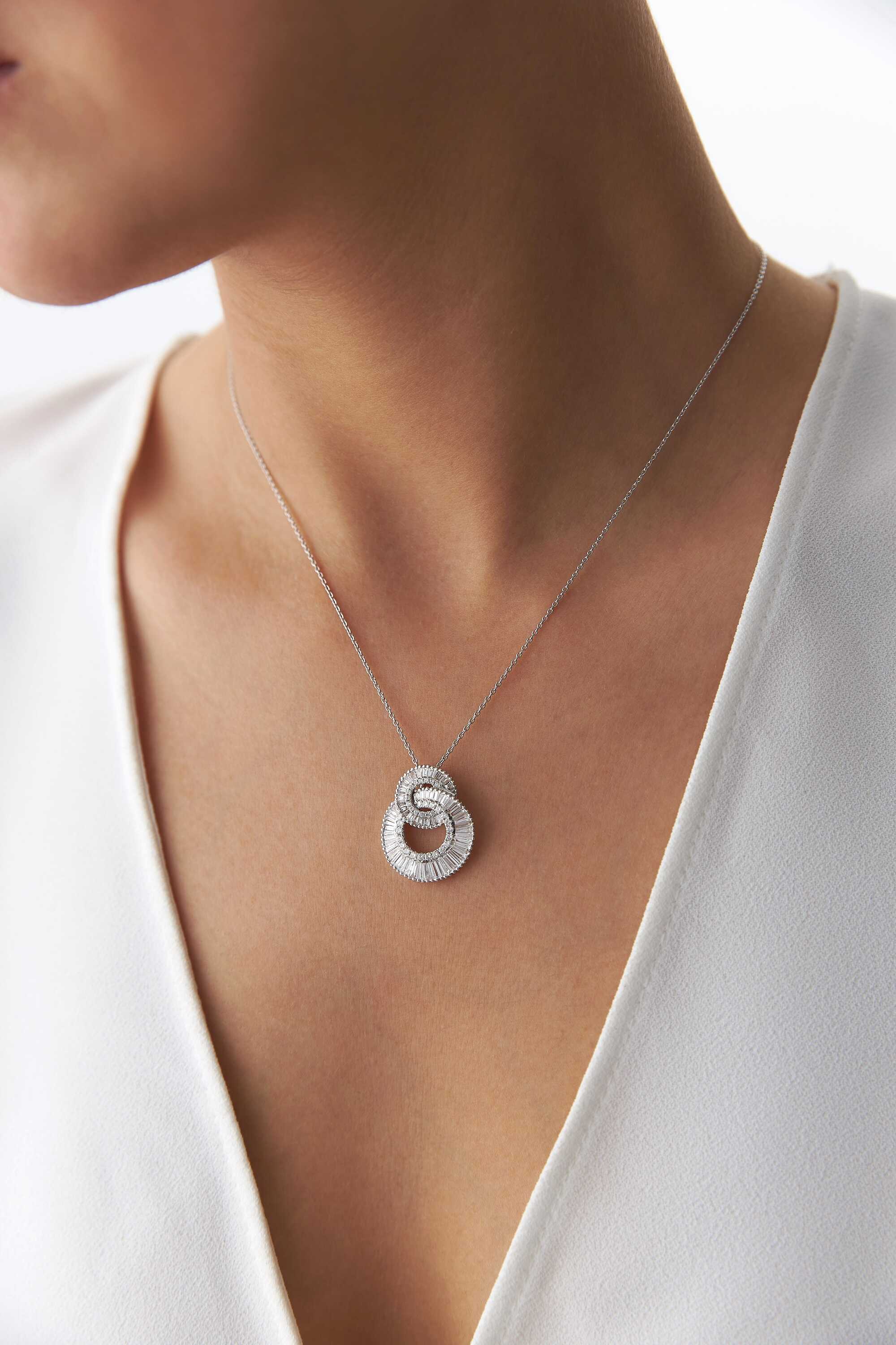 Diamond Eternal Interlocking Circle Necklace