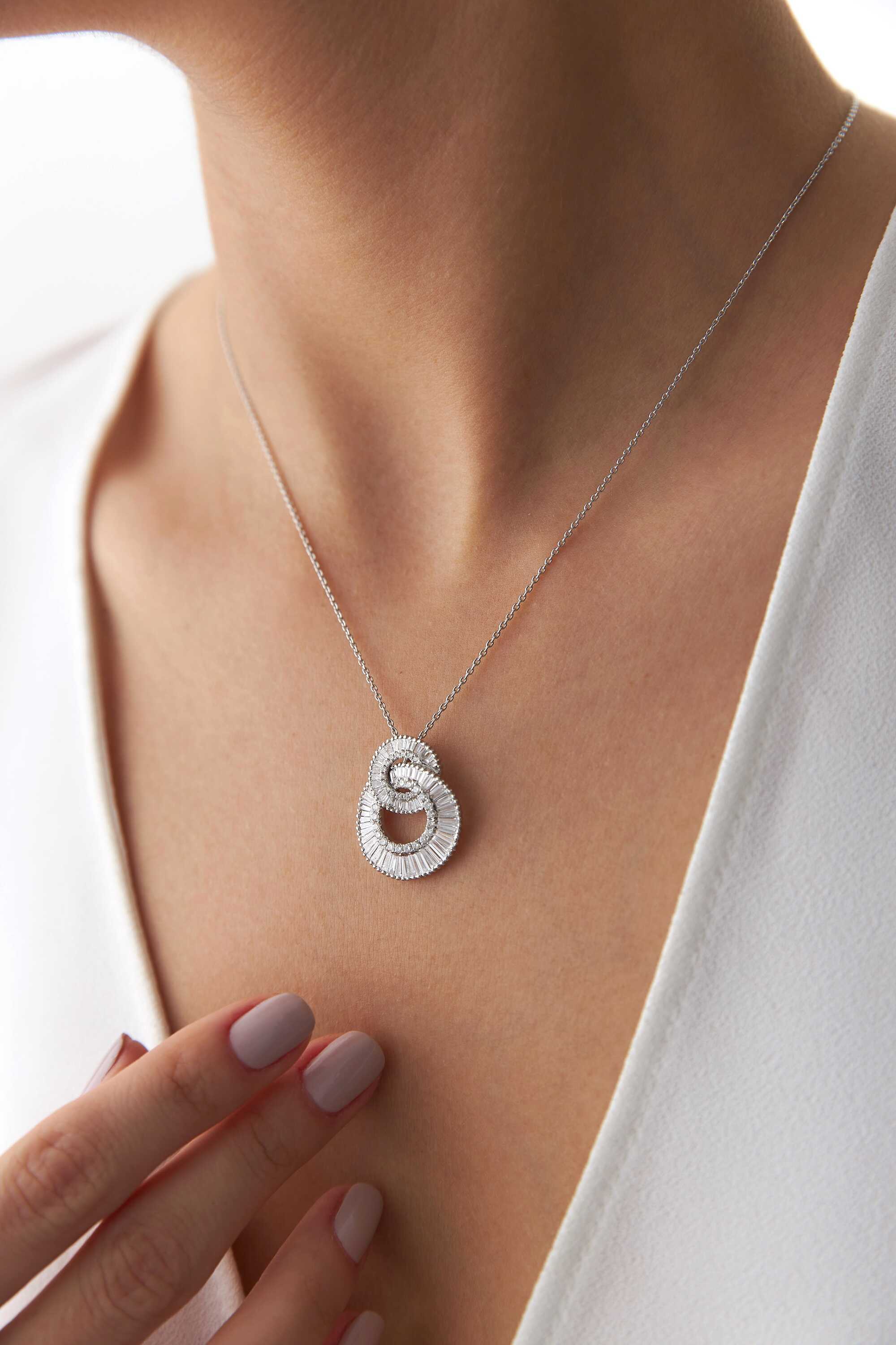 Diamond Eternal Interlocking Circle Necklace