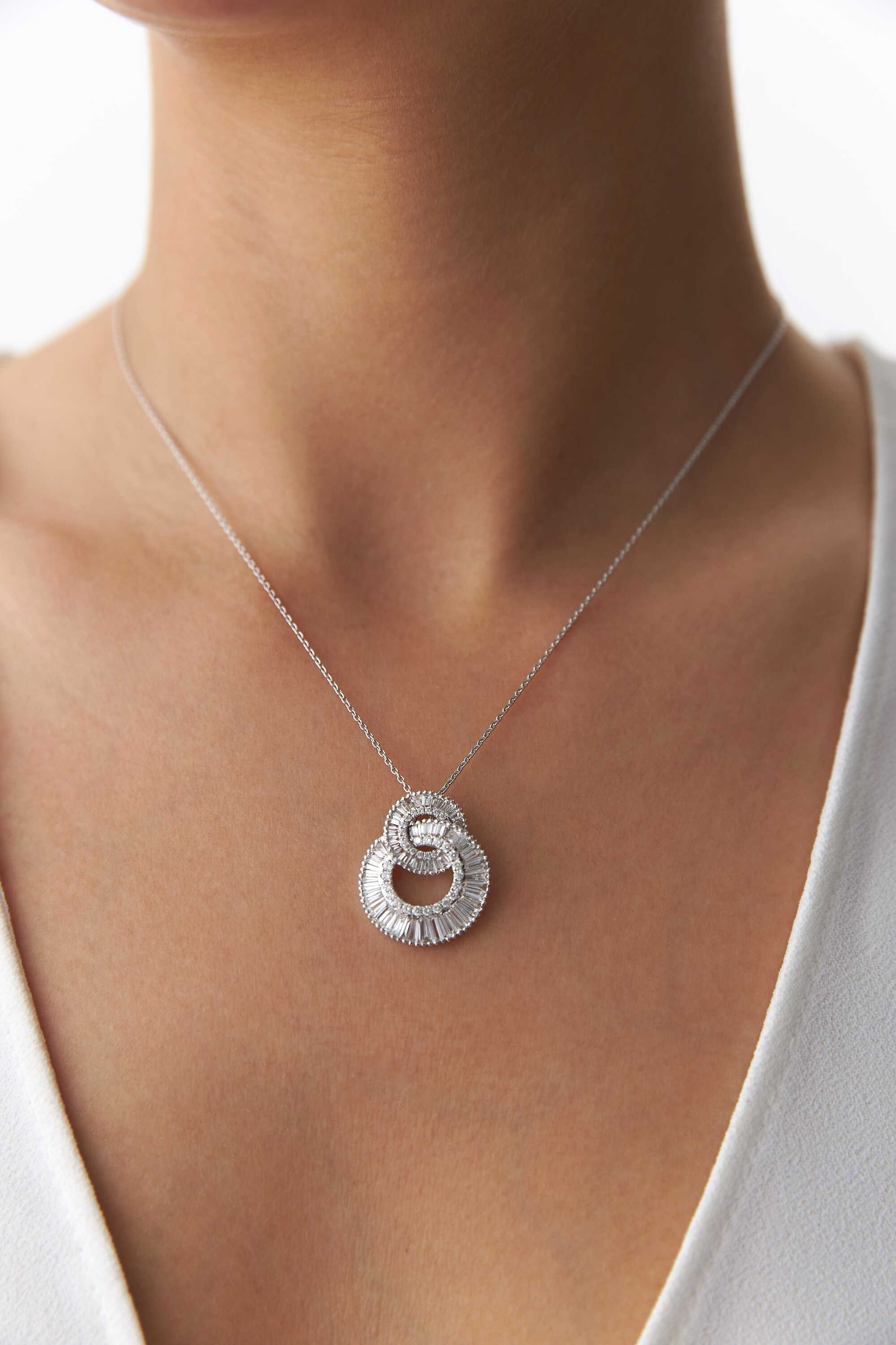 Diamond Eternal Interlocking Circle Necklace