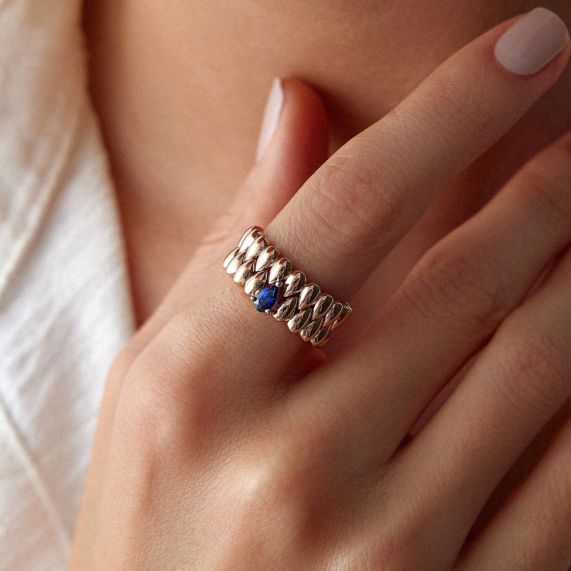 Sapphire Drop Motive Ring in 14K Gold