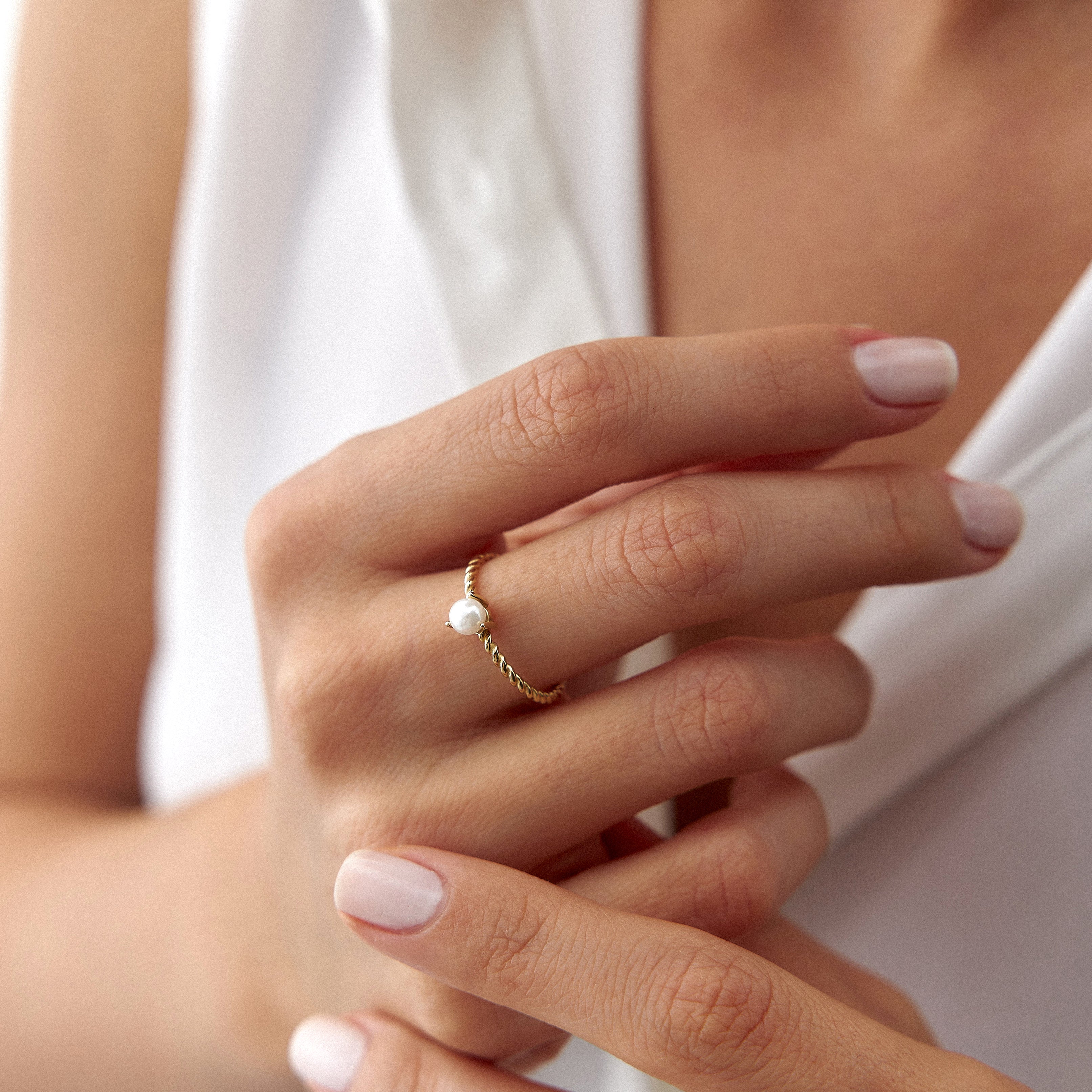 Solitaire Pearl Ring in 14K Gold