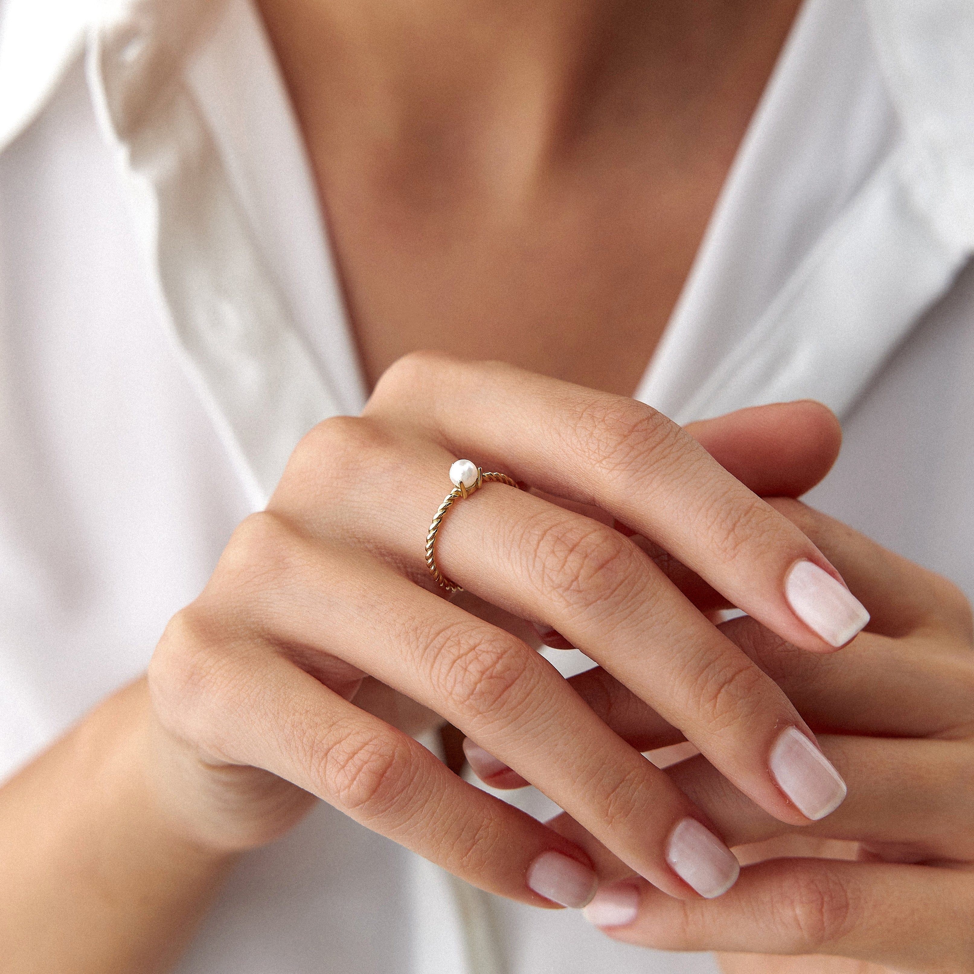 Solitaire Pearl Ring in 14K Gold