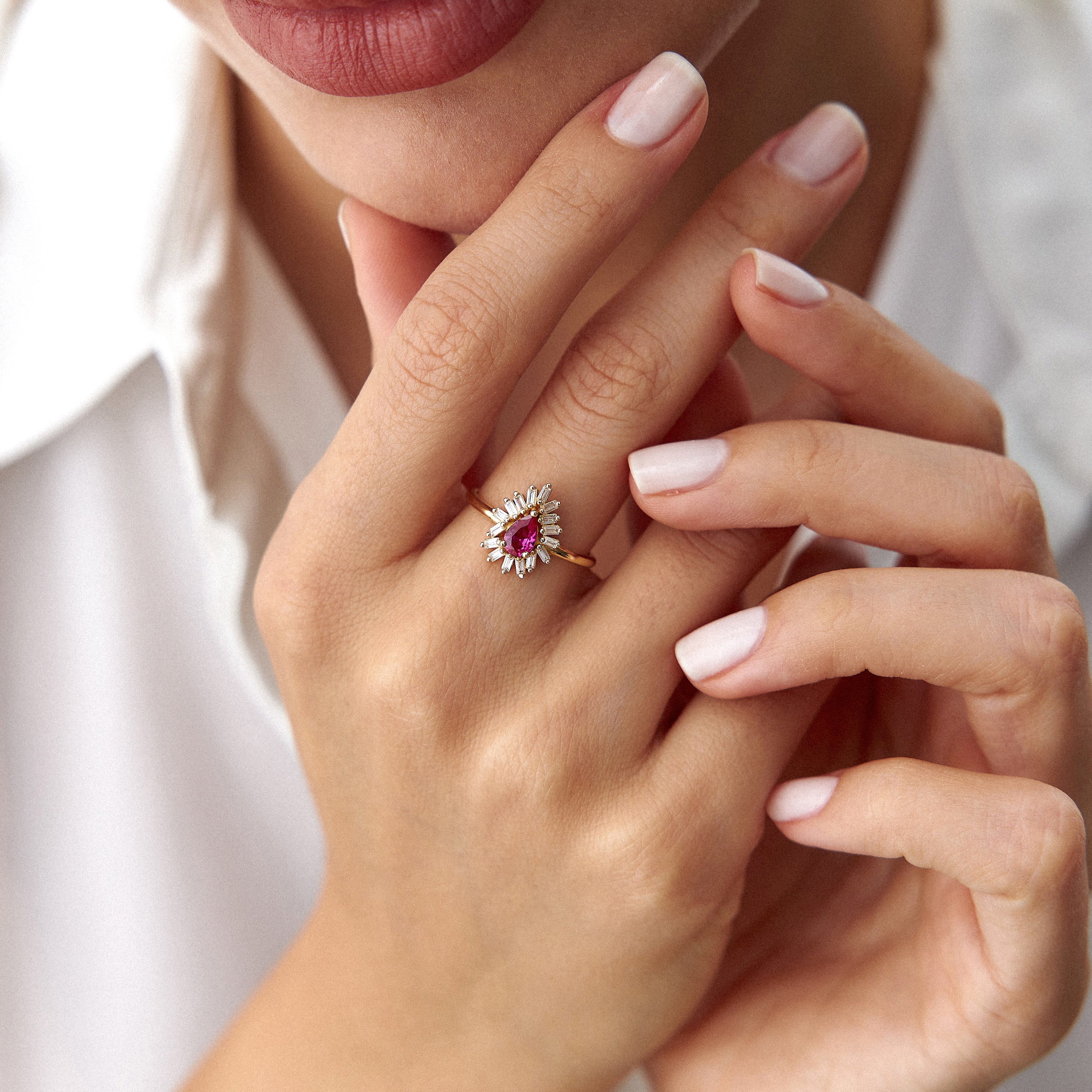 Elegant Sunshine Ring in 14K Gold