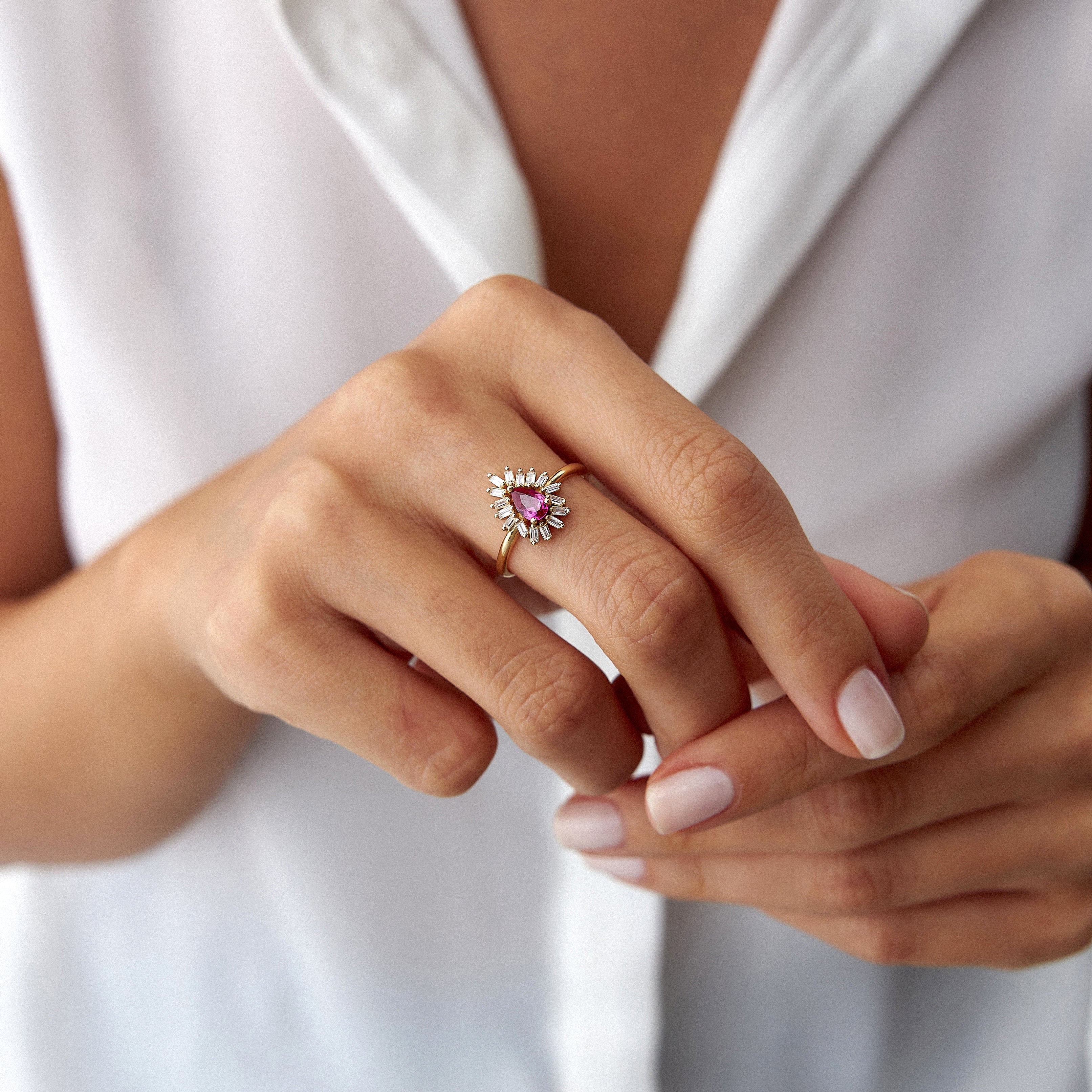 Elegant Sunshine Ring in 14K Gold