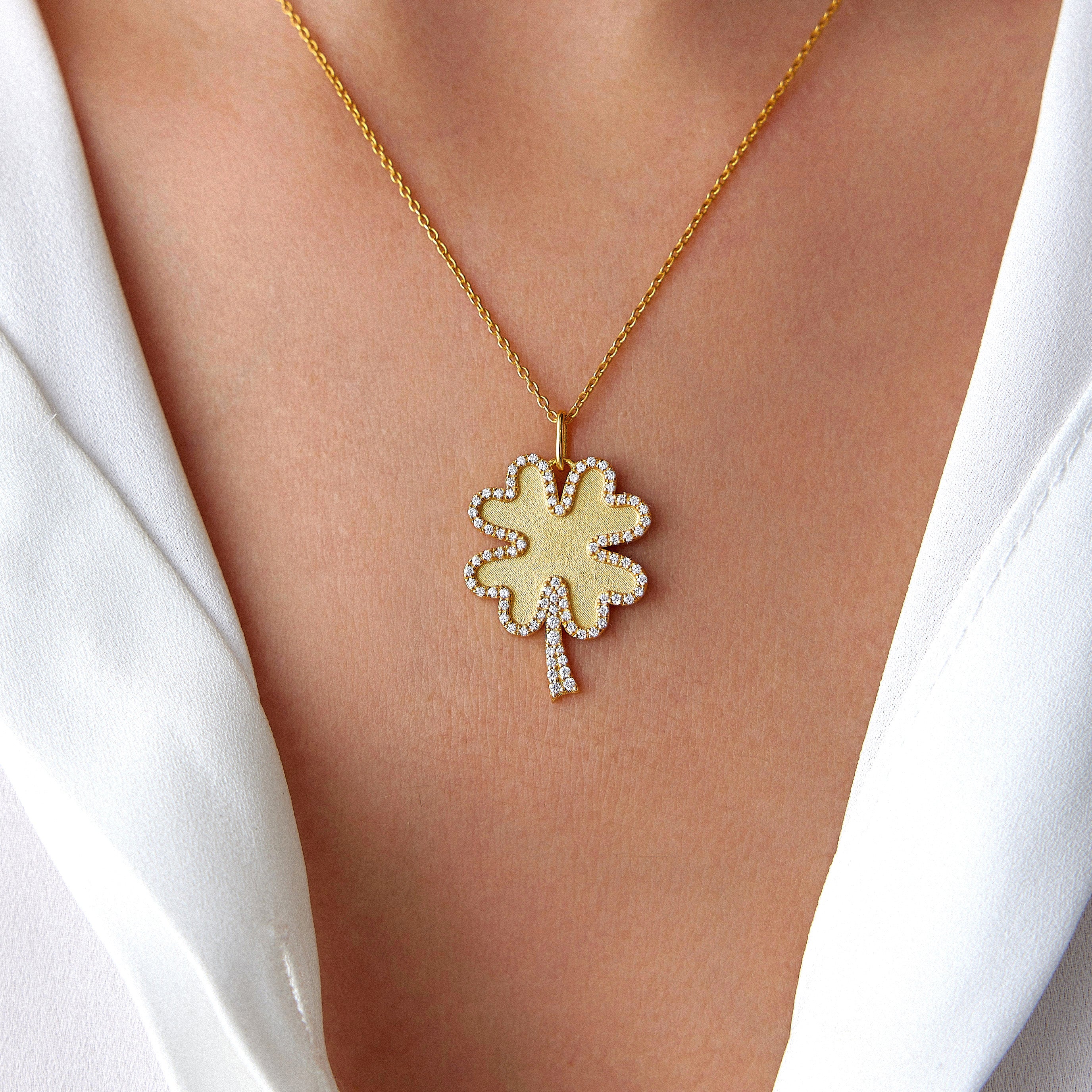Diamond Matte Clover Necklace / FORTUNA