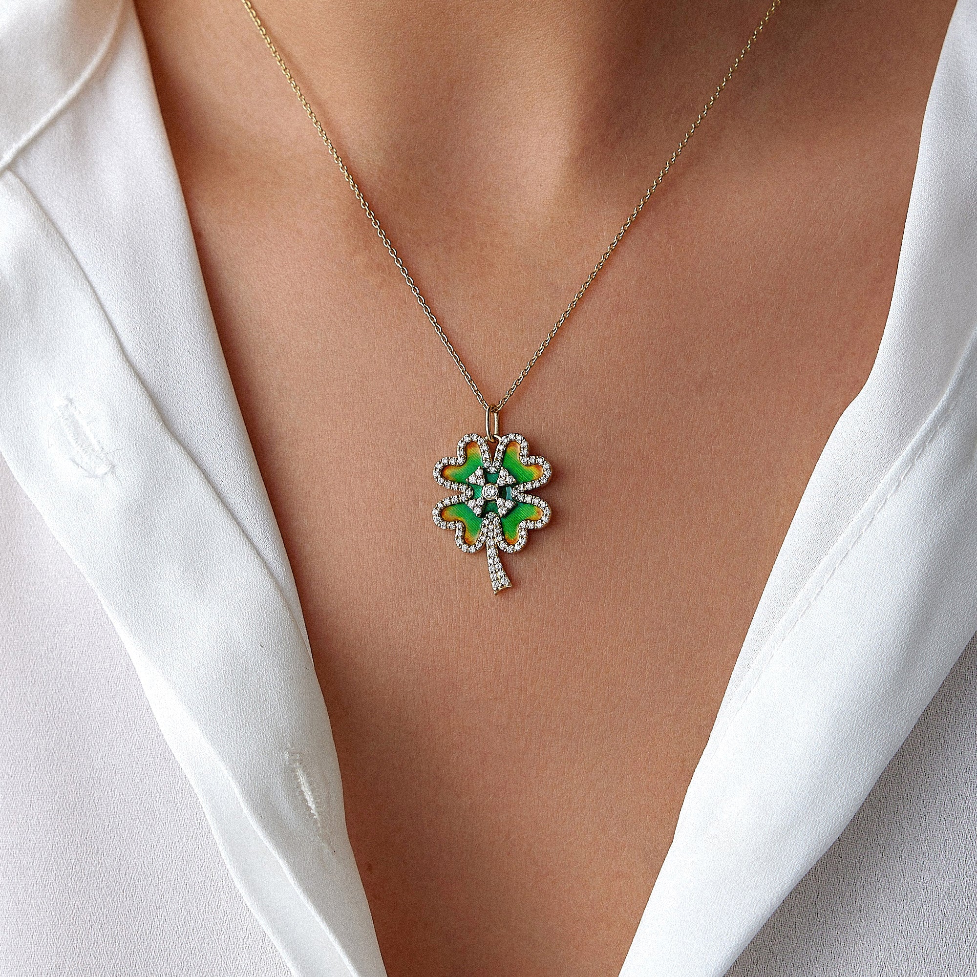 Diamond Clover Pendant Necklace / FORTUNA