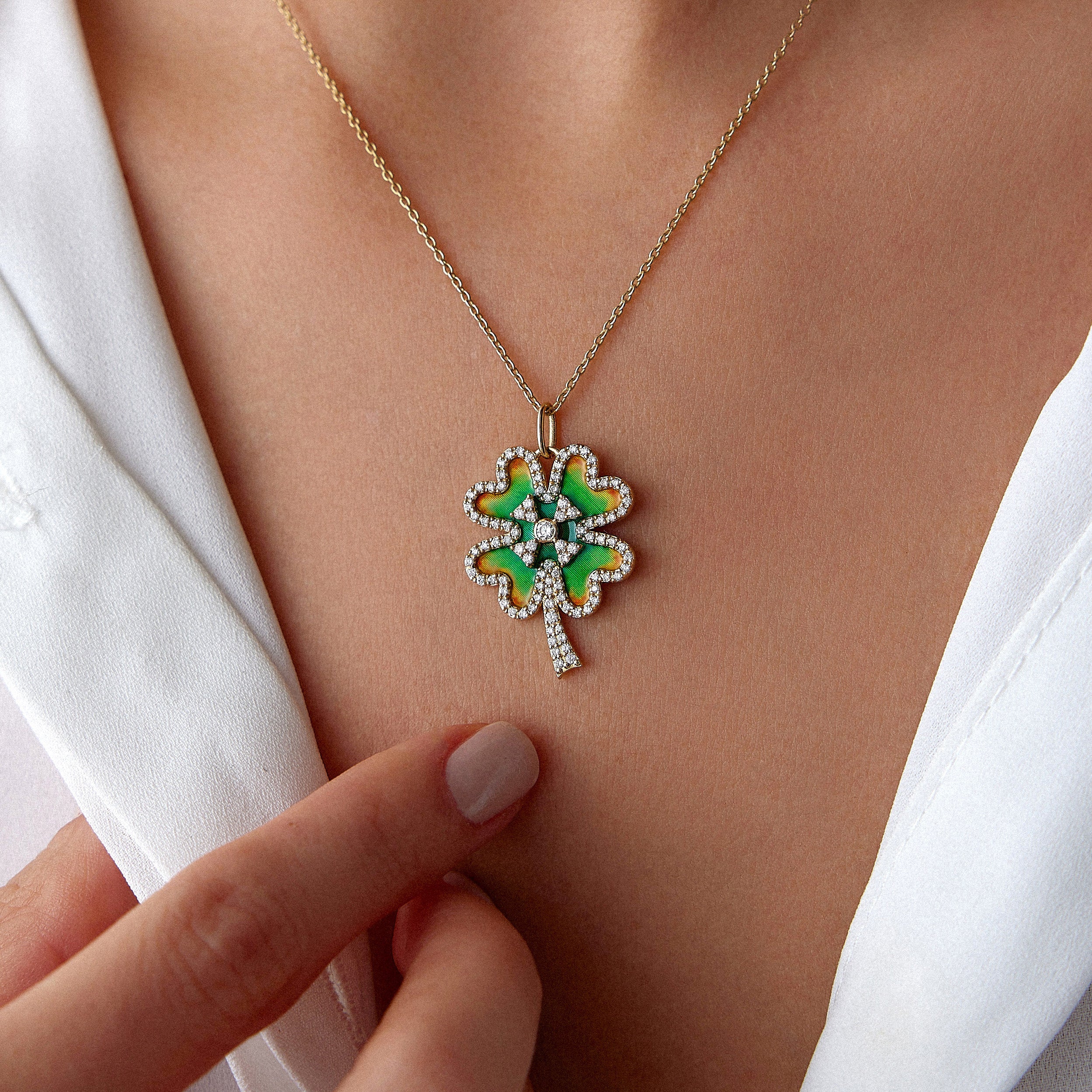 Diamond Clover Pendant Necklace / FORTUNA