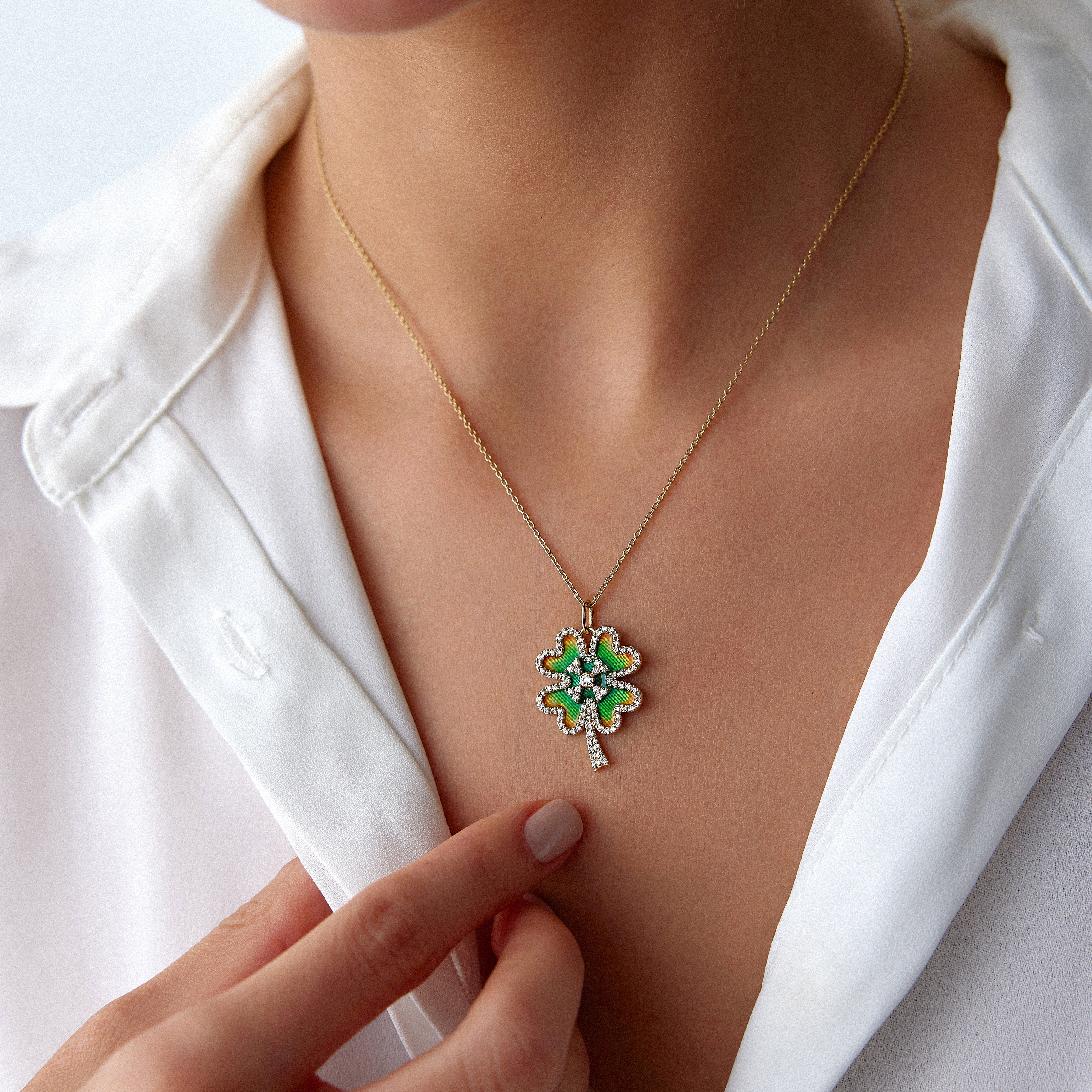 Diamond Clover Pendant Necklace / FORTUNA