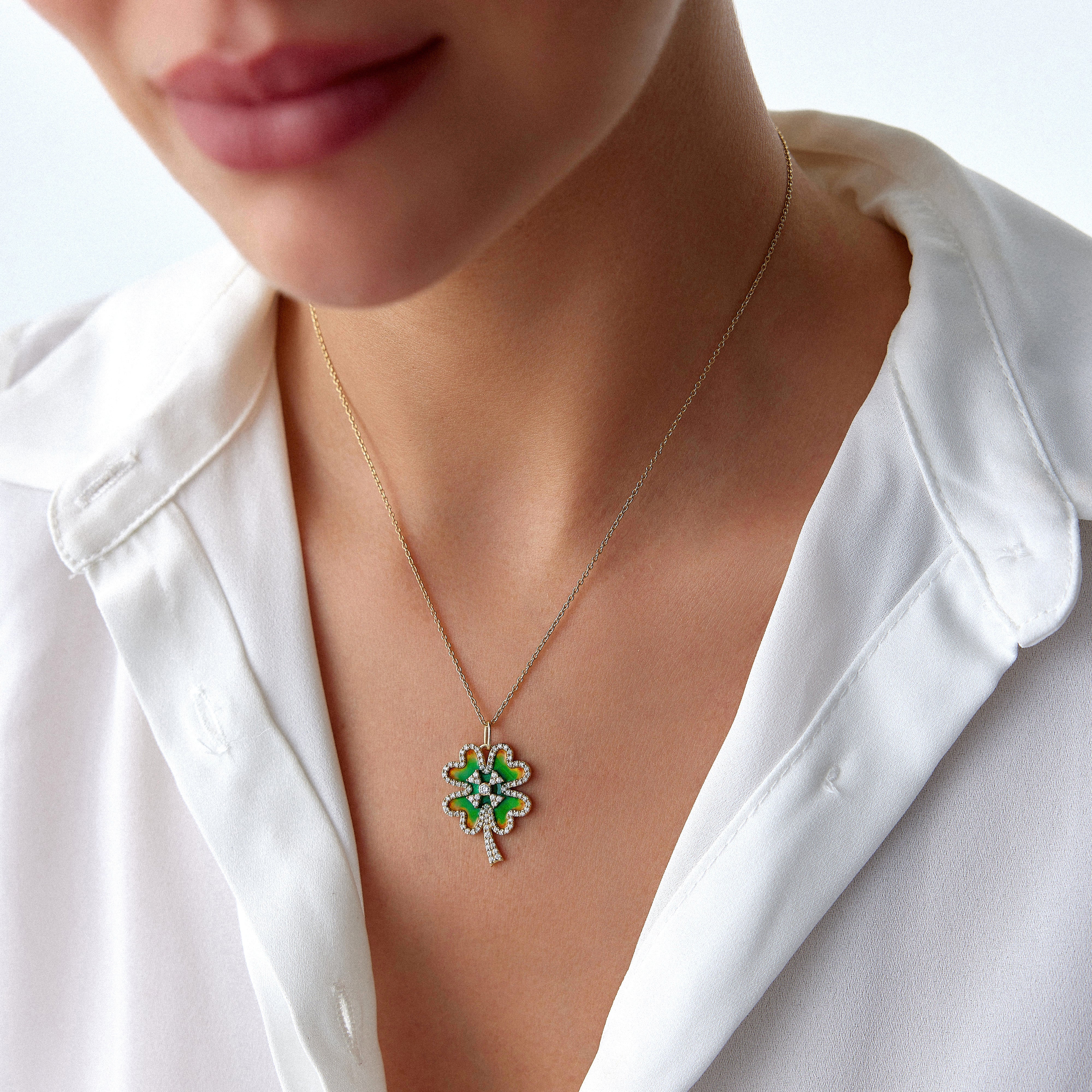 Diamond Clover Pendant Necklace / FORTUNA