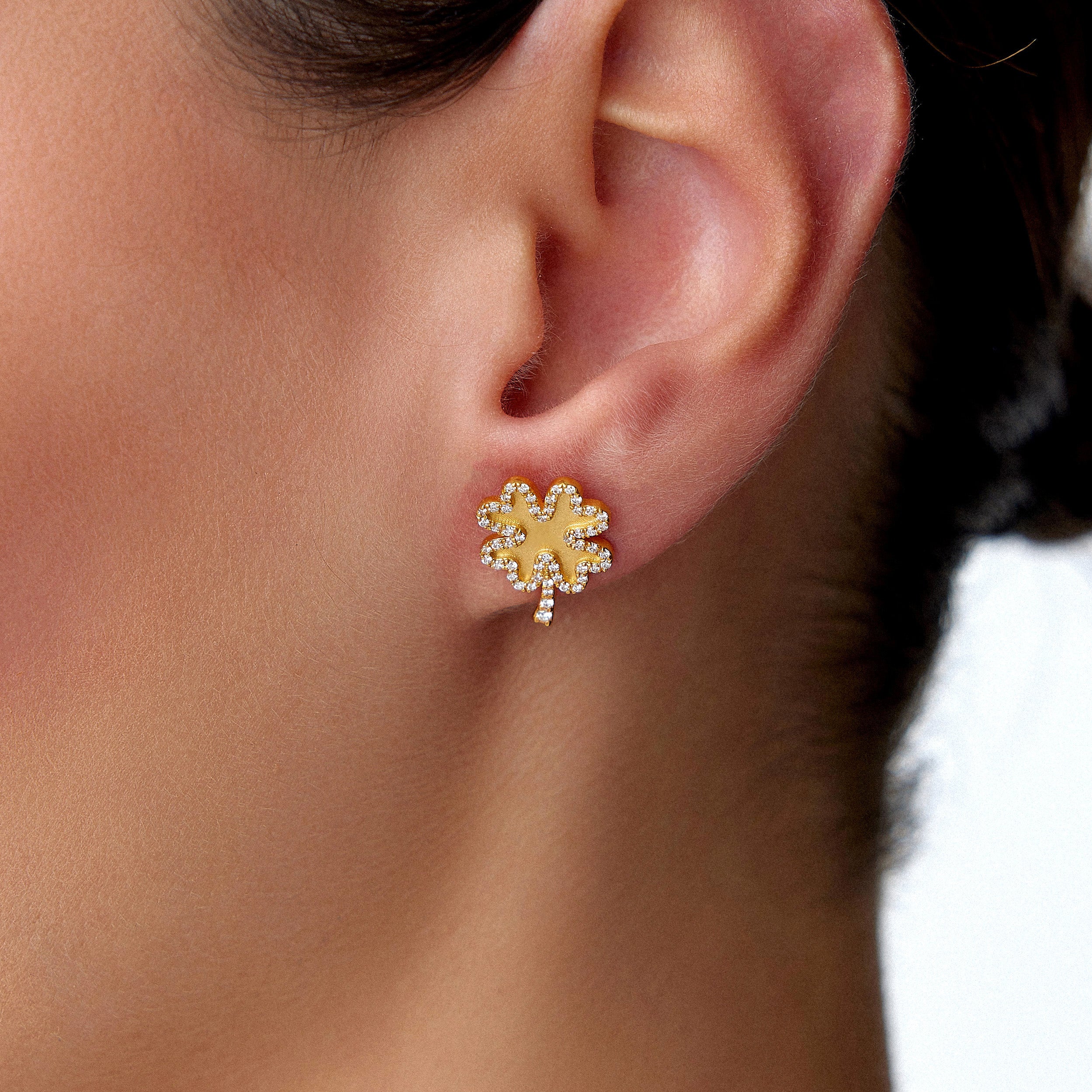 Diamond Matte Clover Stud Earrings / FORTUNA