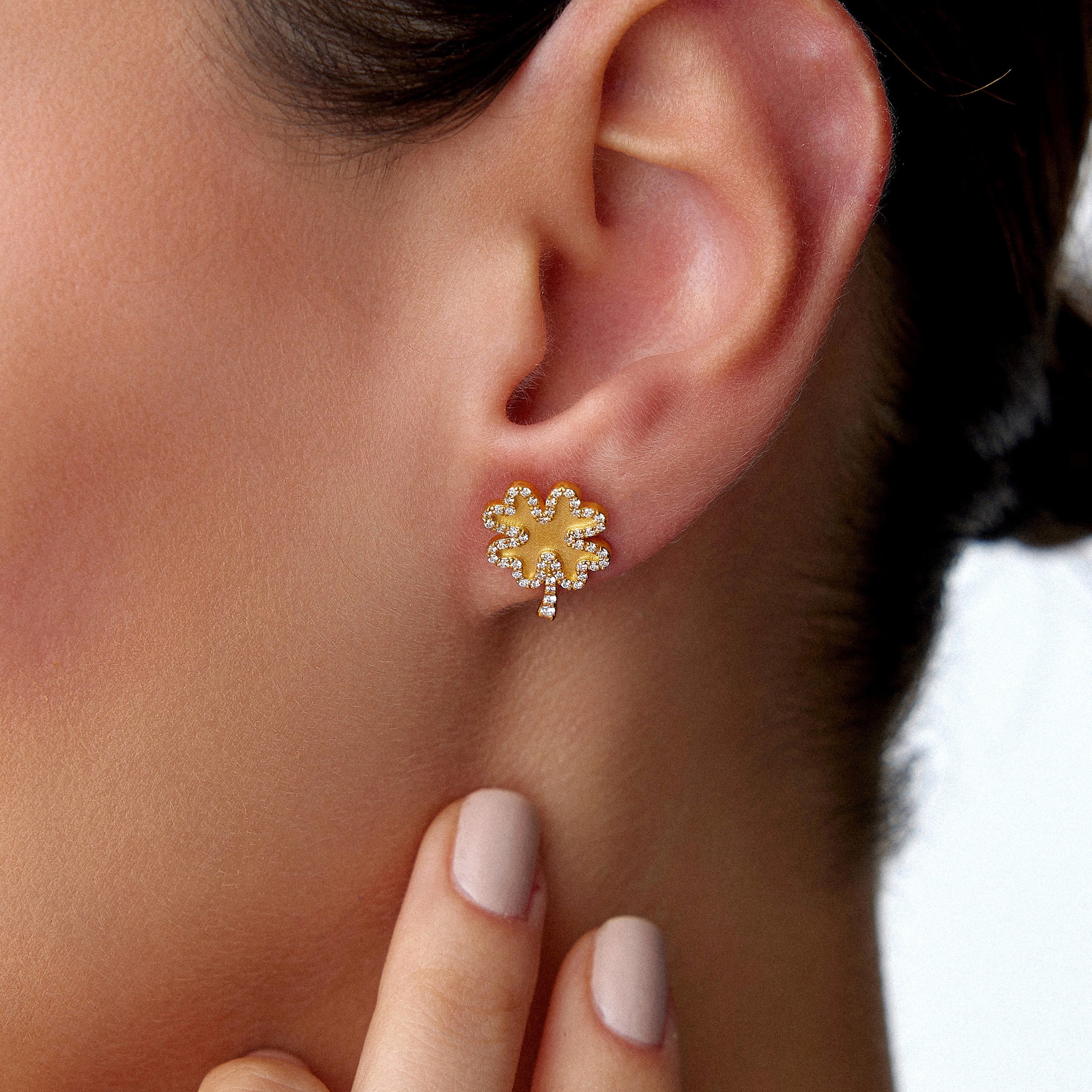 Diamond Matte Clover Stud Earrings / FORTUNA