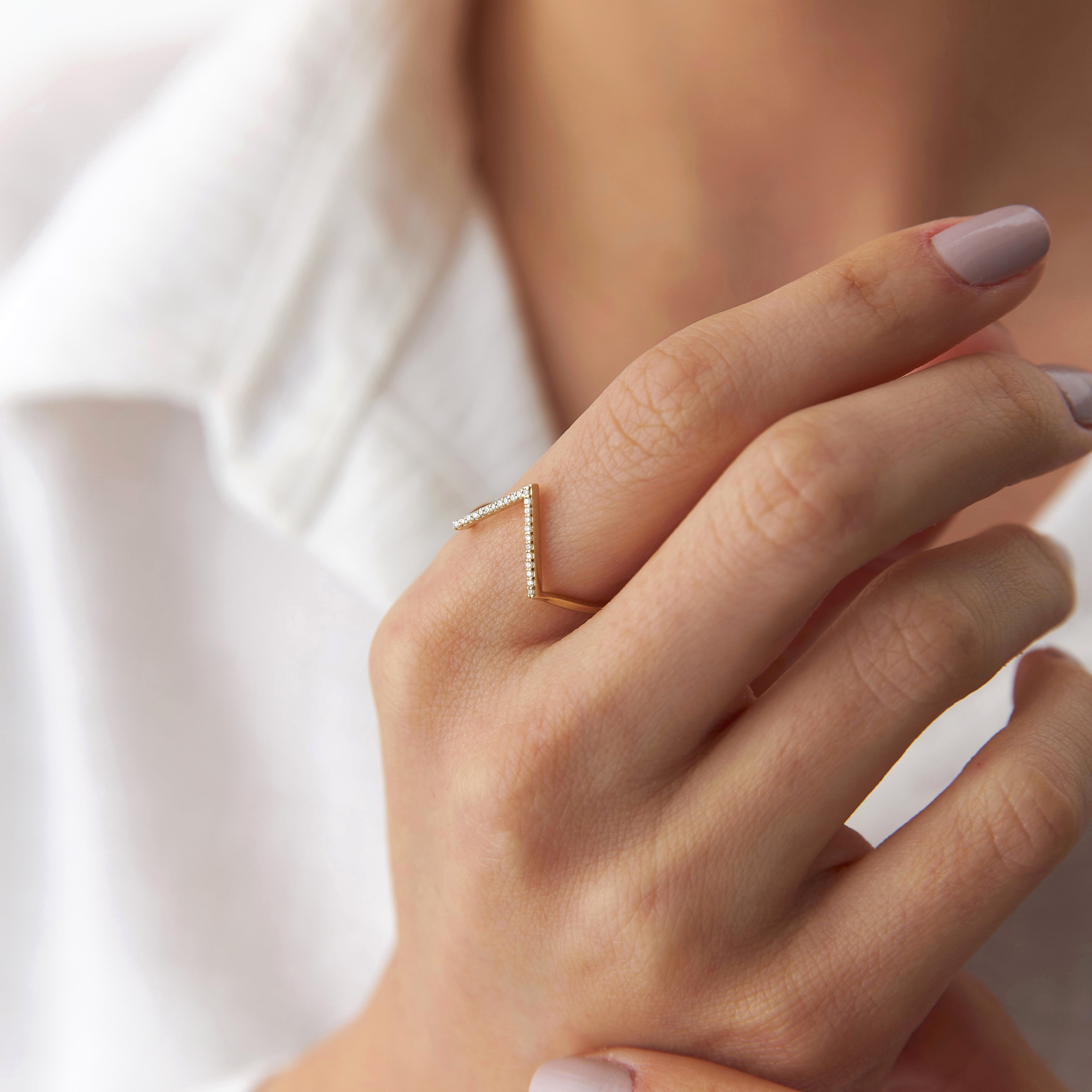 Diamond V Ring in 14K Gold