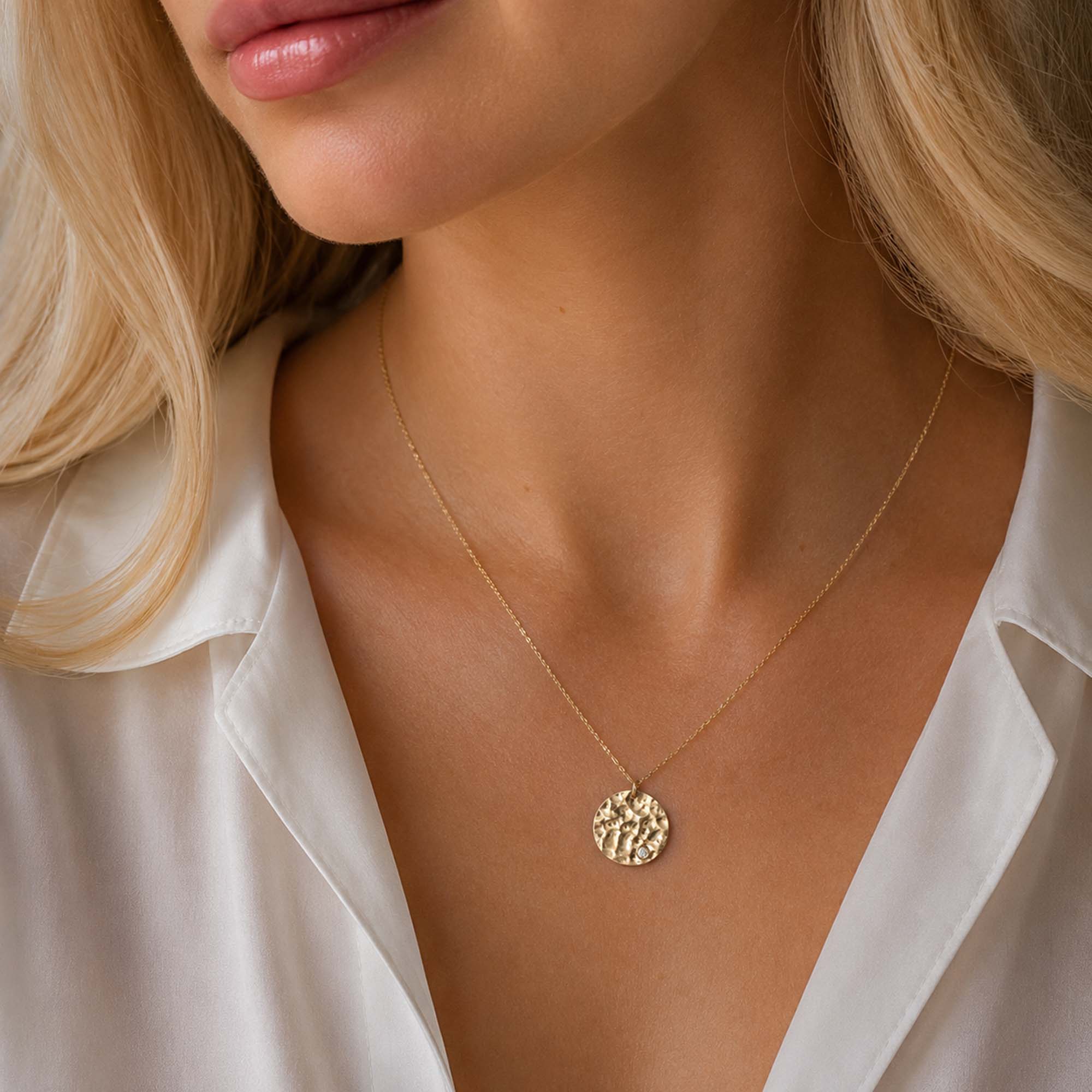 Diamond Hammered Gold Disc Necklace in 14K Gold