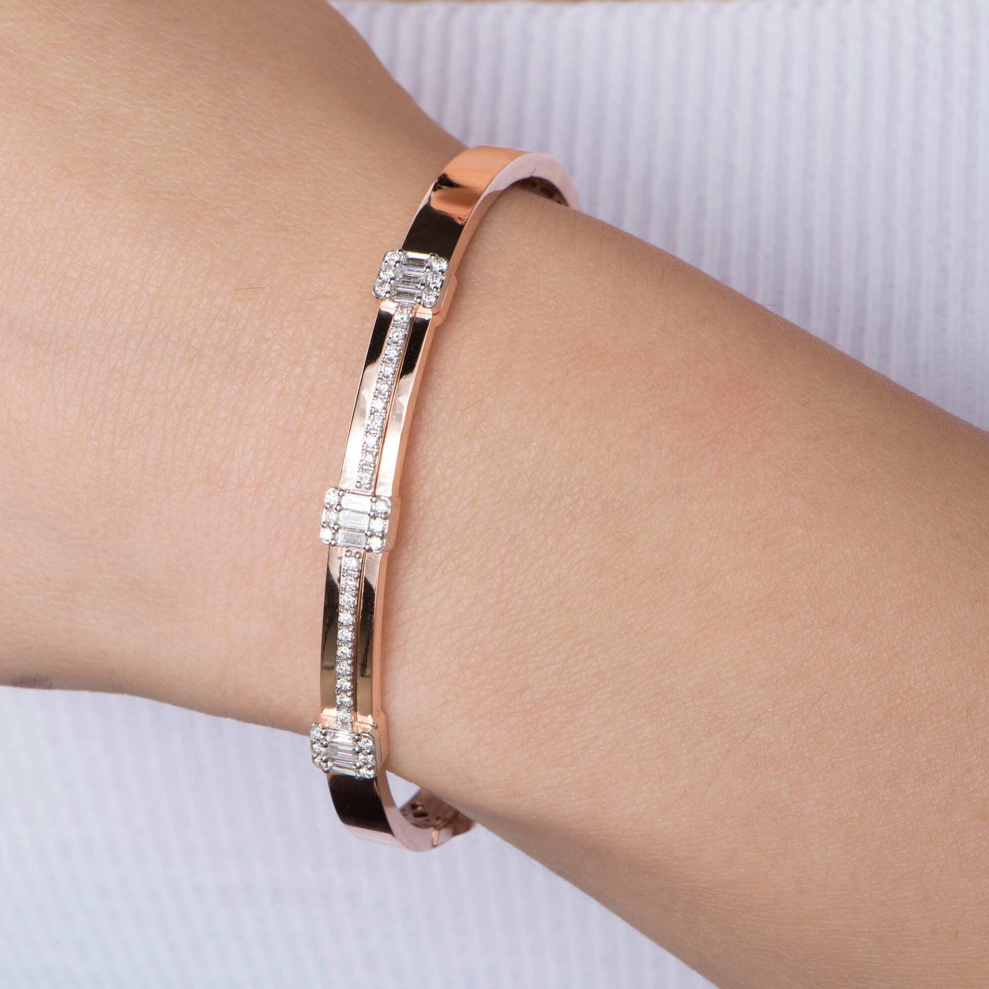 Baguette Cut Diamond Bangle in 14K Gold