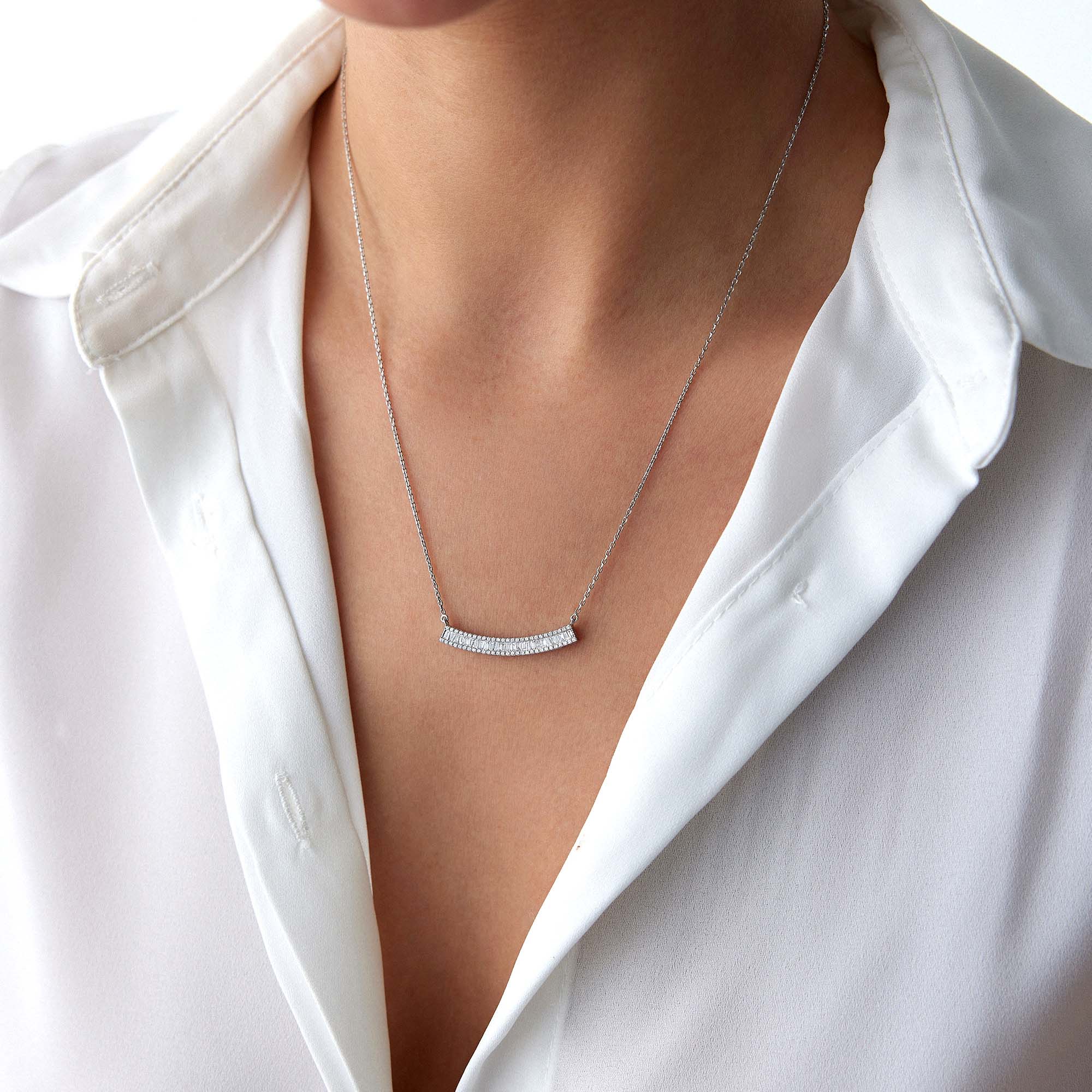 Baguette Diamond Curved Bar Necklace in 14K Gold