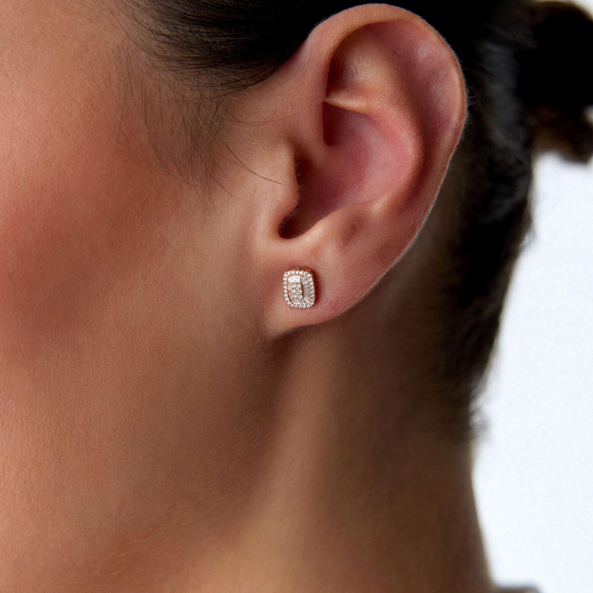 Baguette Diamond Stud Earrings in 18K Gold