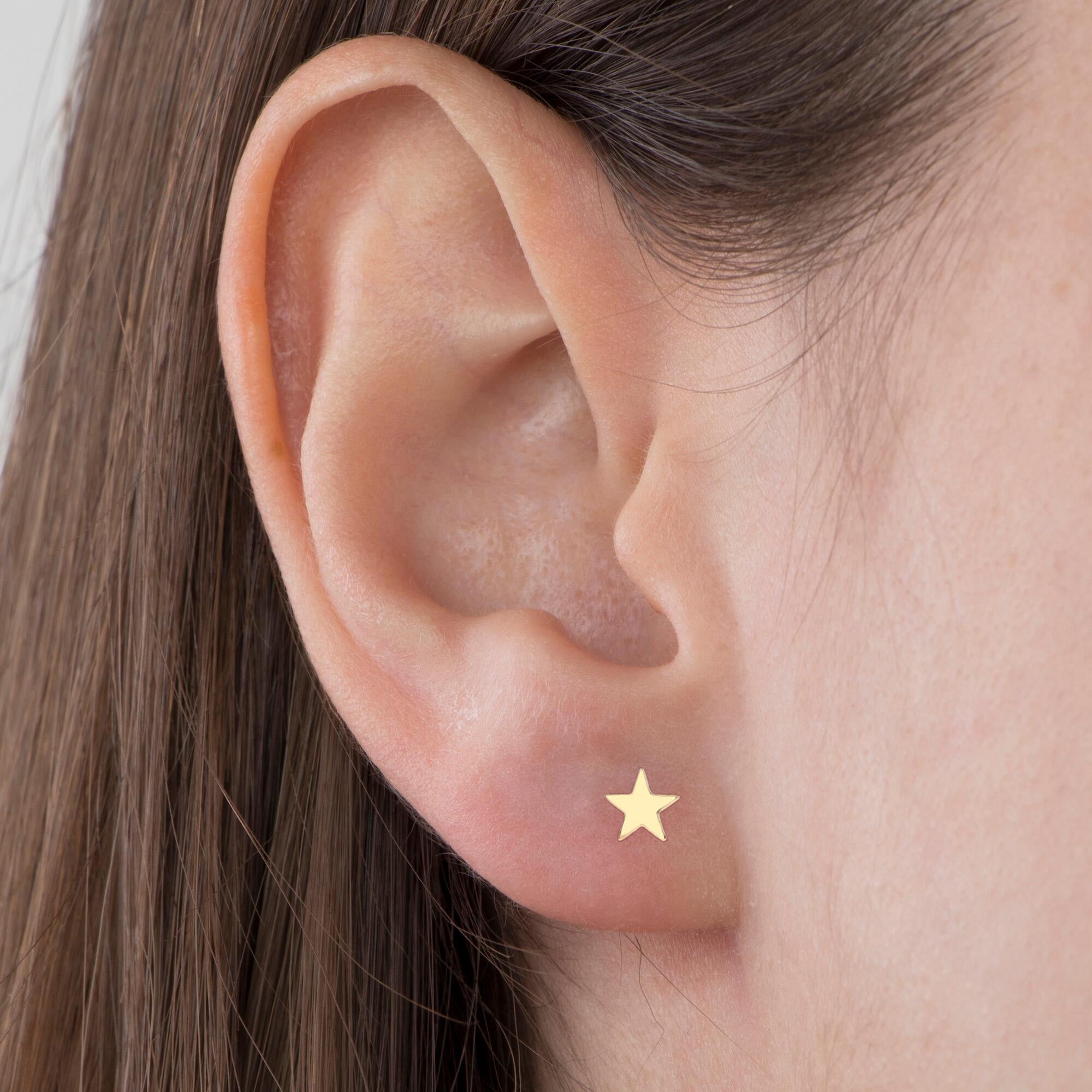 Single Star Stud in 14K Gold