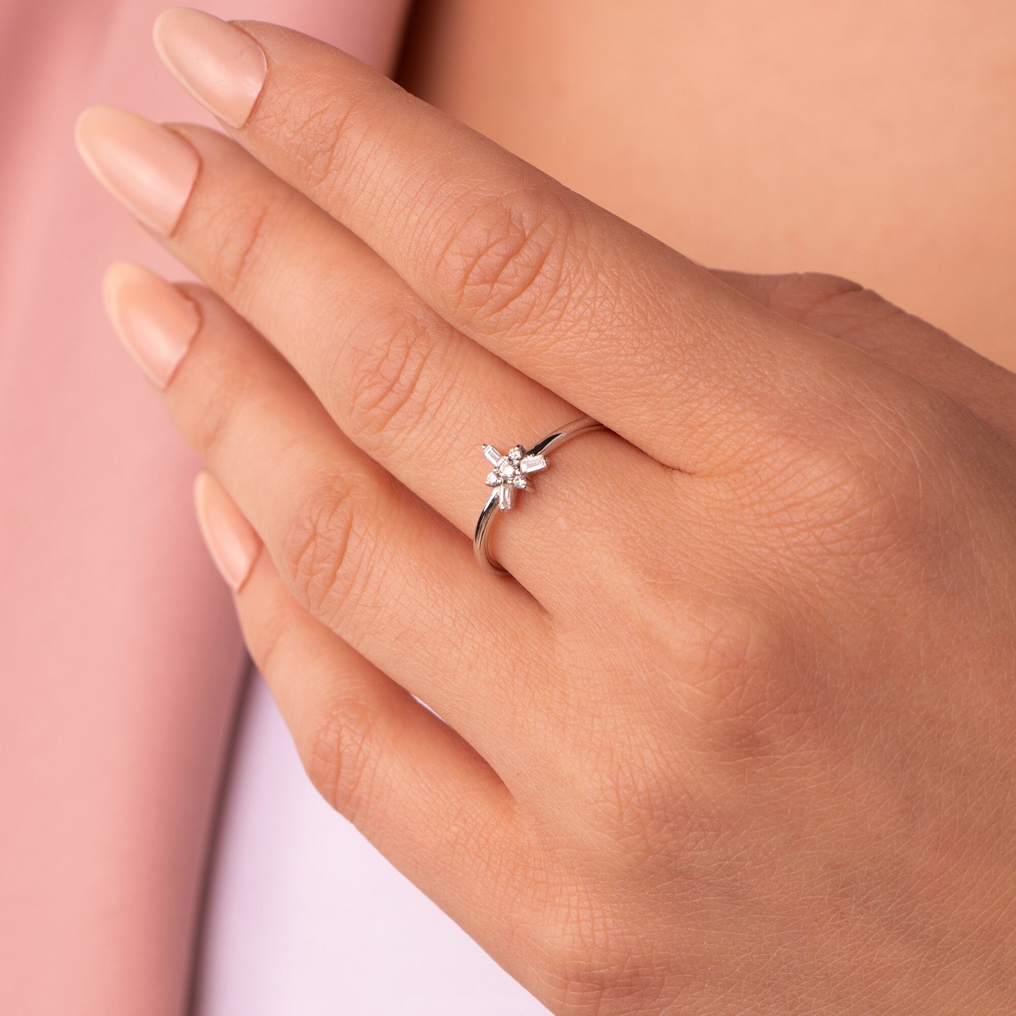 Minimal Diamond Burst Ring in 14K Gold