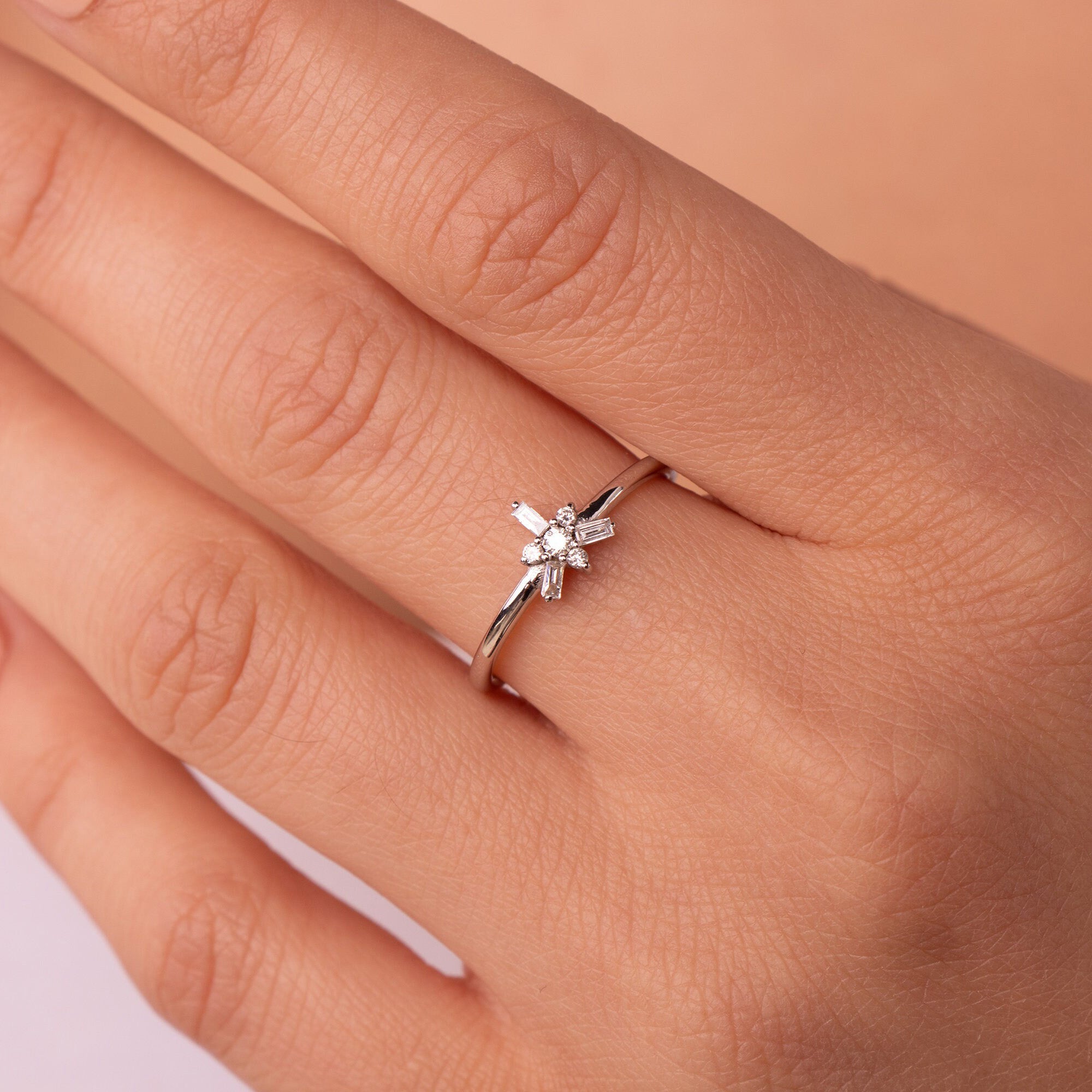 Minimal Diamond Burst Ring in 14K Gold