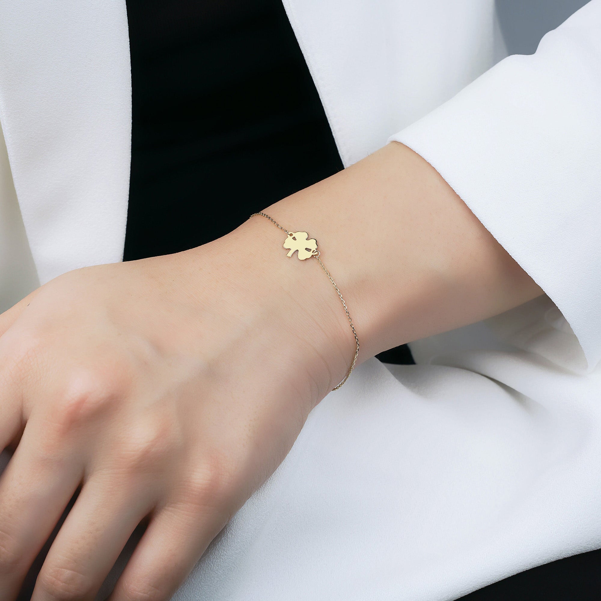 Minimal Clover Bracelet in 14K Gold