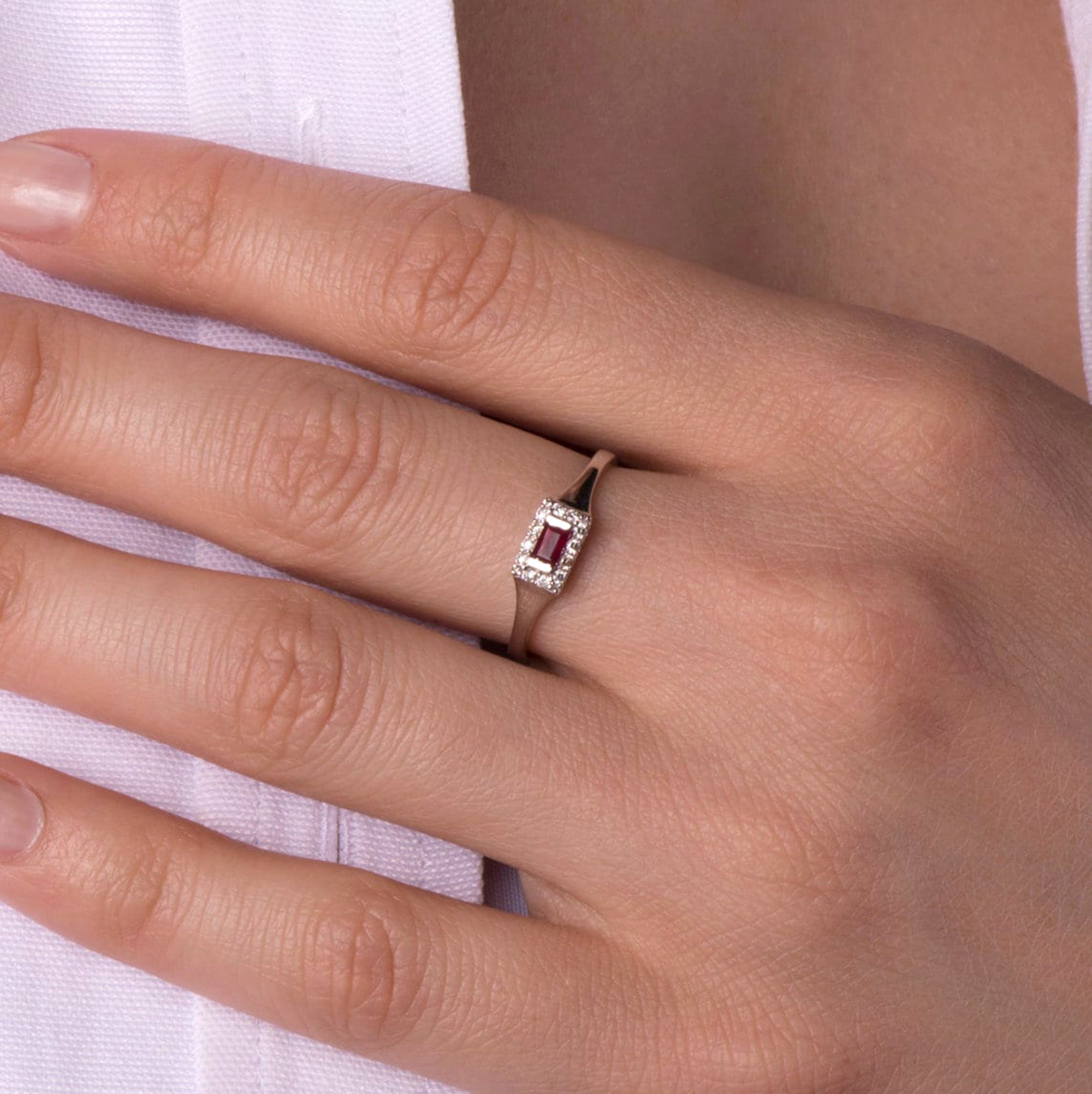 Minimal Ruby Center Ring in 14K Gold