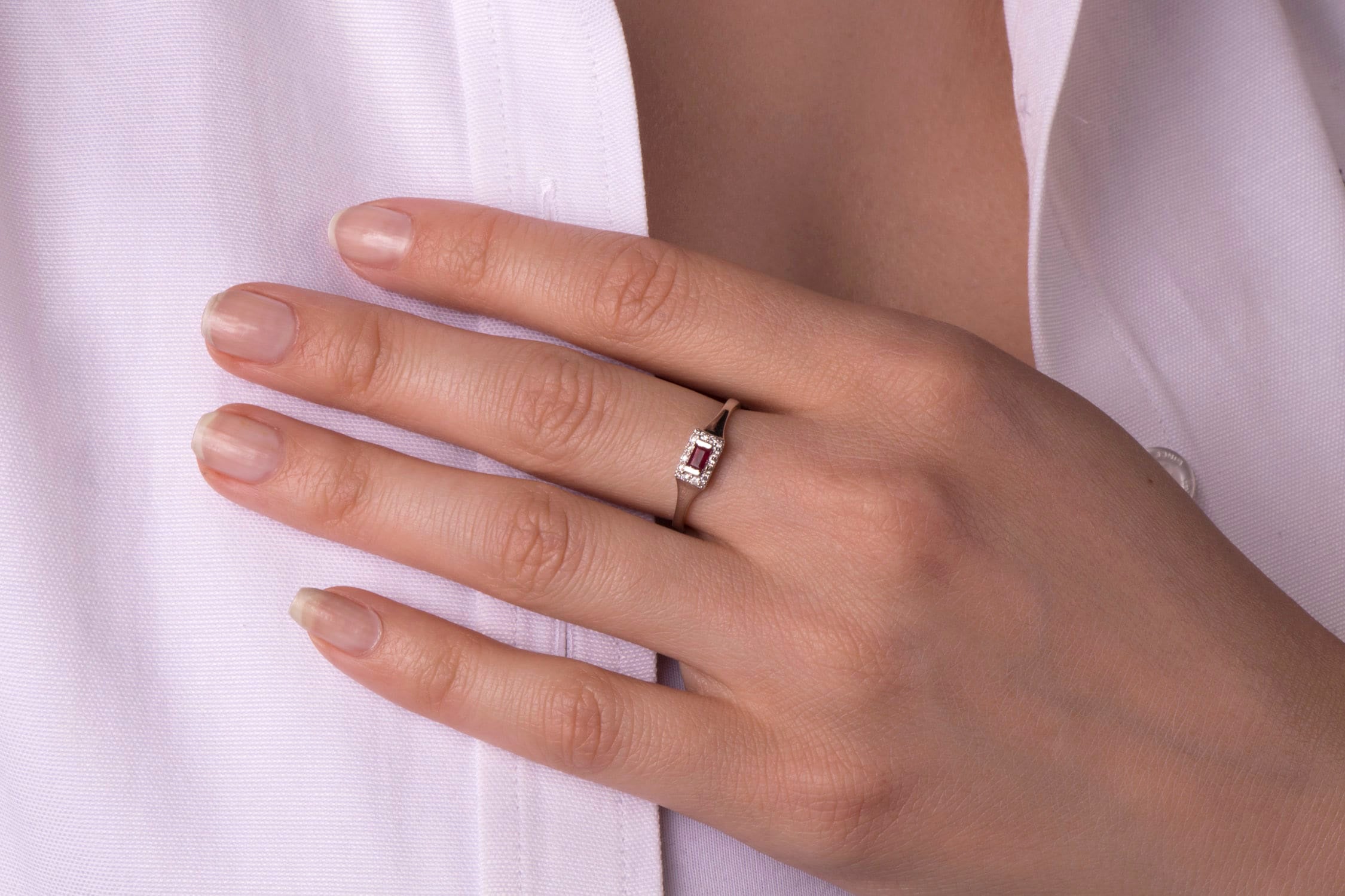 Minimal Ruby Center Ring in 14K Gold