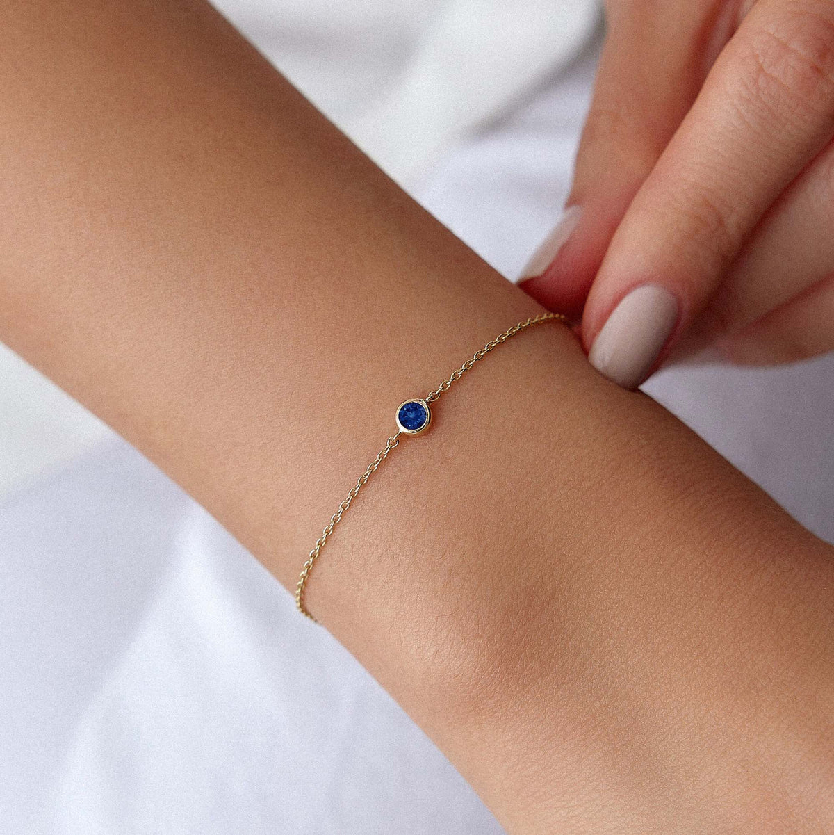 Solitaire Blue Sapphire Bracelet in 14K Gold