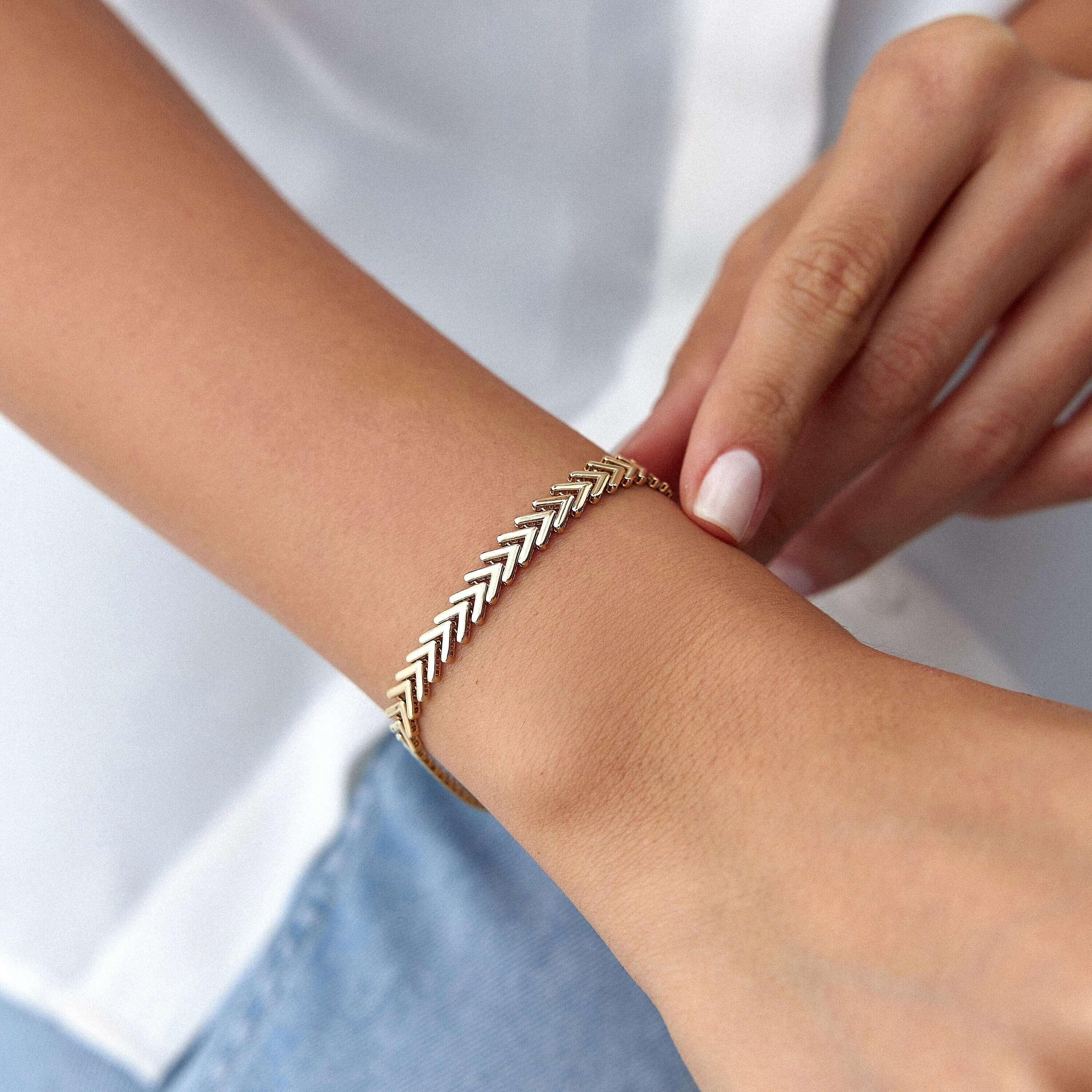 Chevron Chain Bracelet in 14K Gold