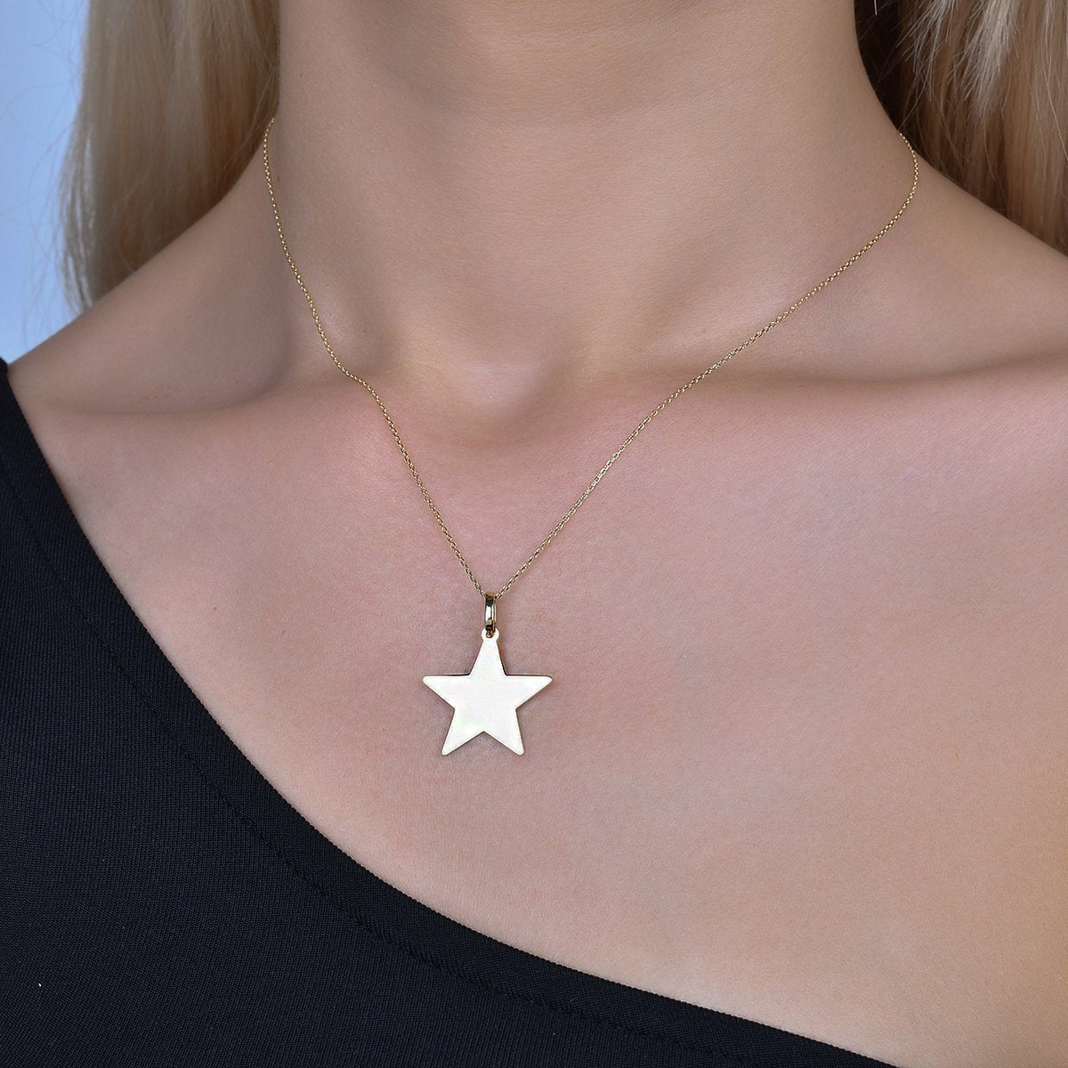 Lucky Star Pendant in 14K Gold