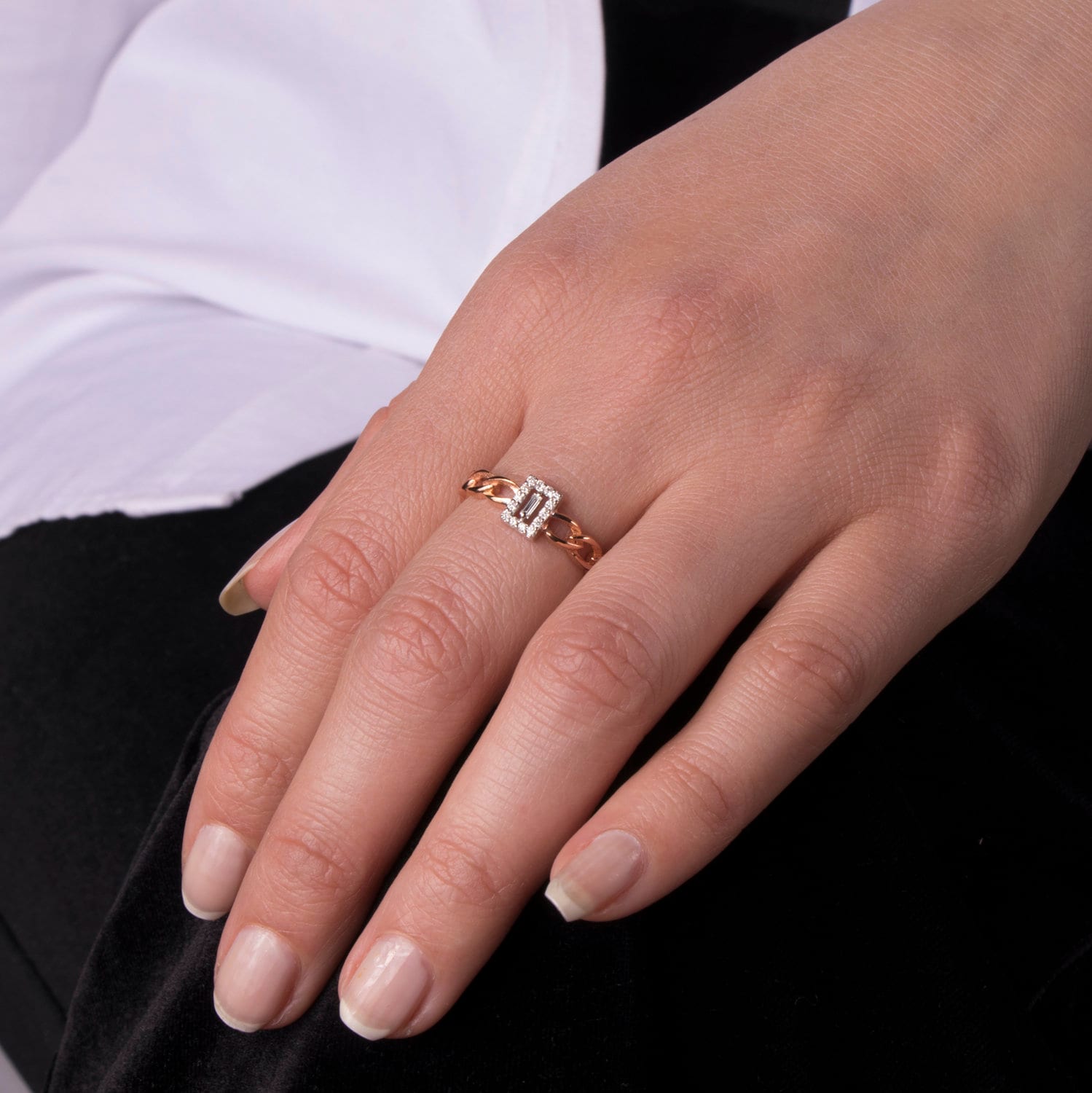 Mini Baguette Center Chain Ring in 14K gold