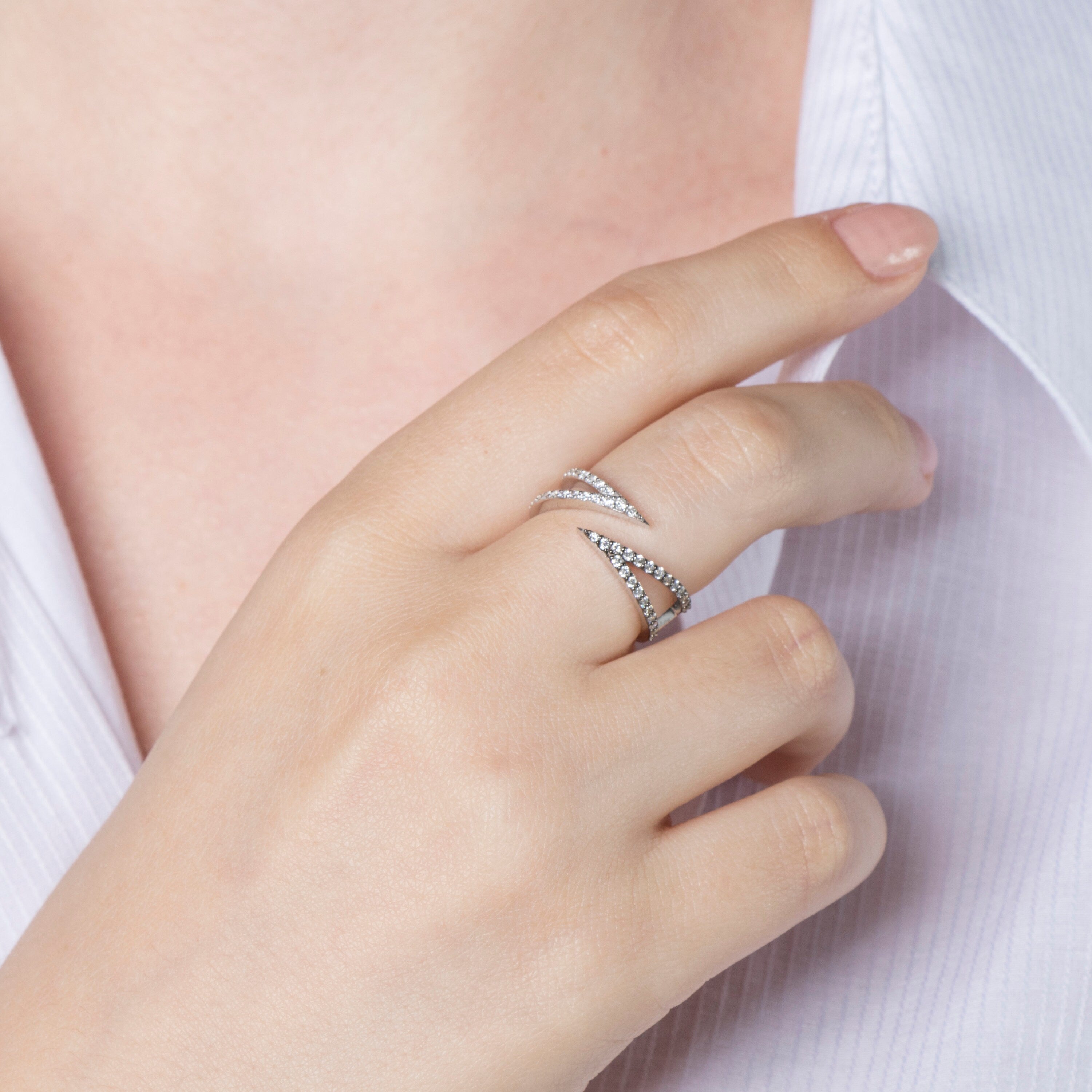 Diamond Shark Fin Ring in 14K Gold