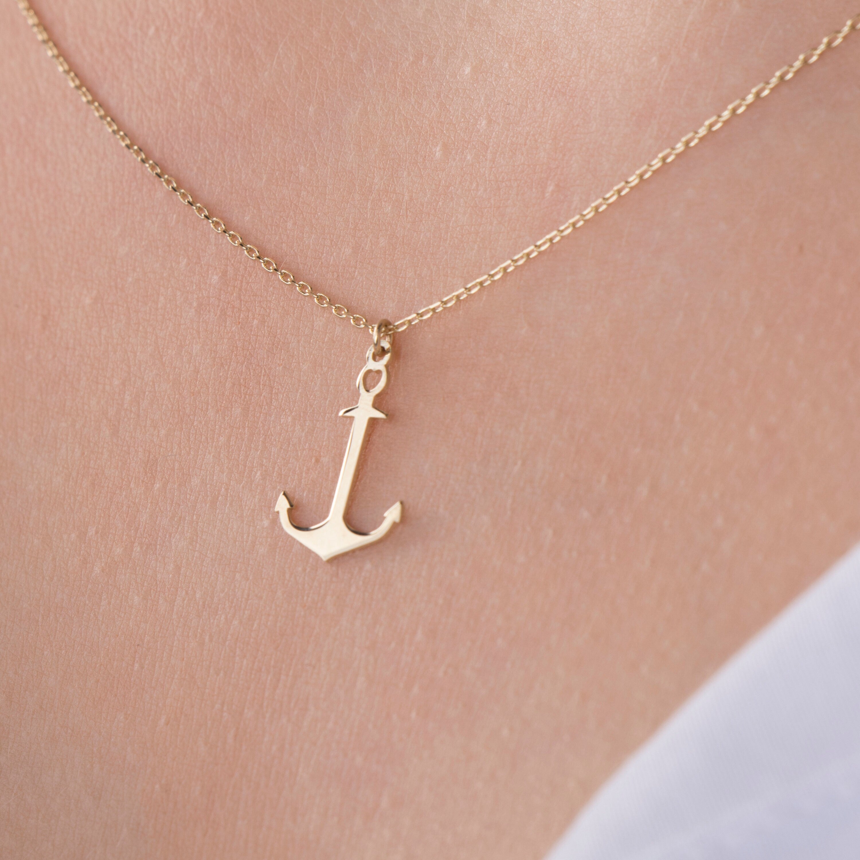 Minimal Anchor Necklace in 14K Gold