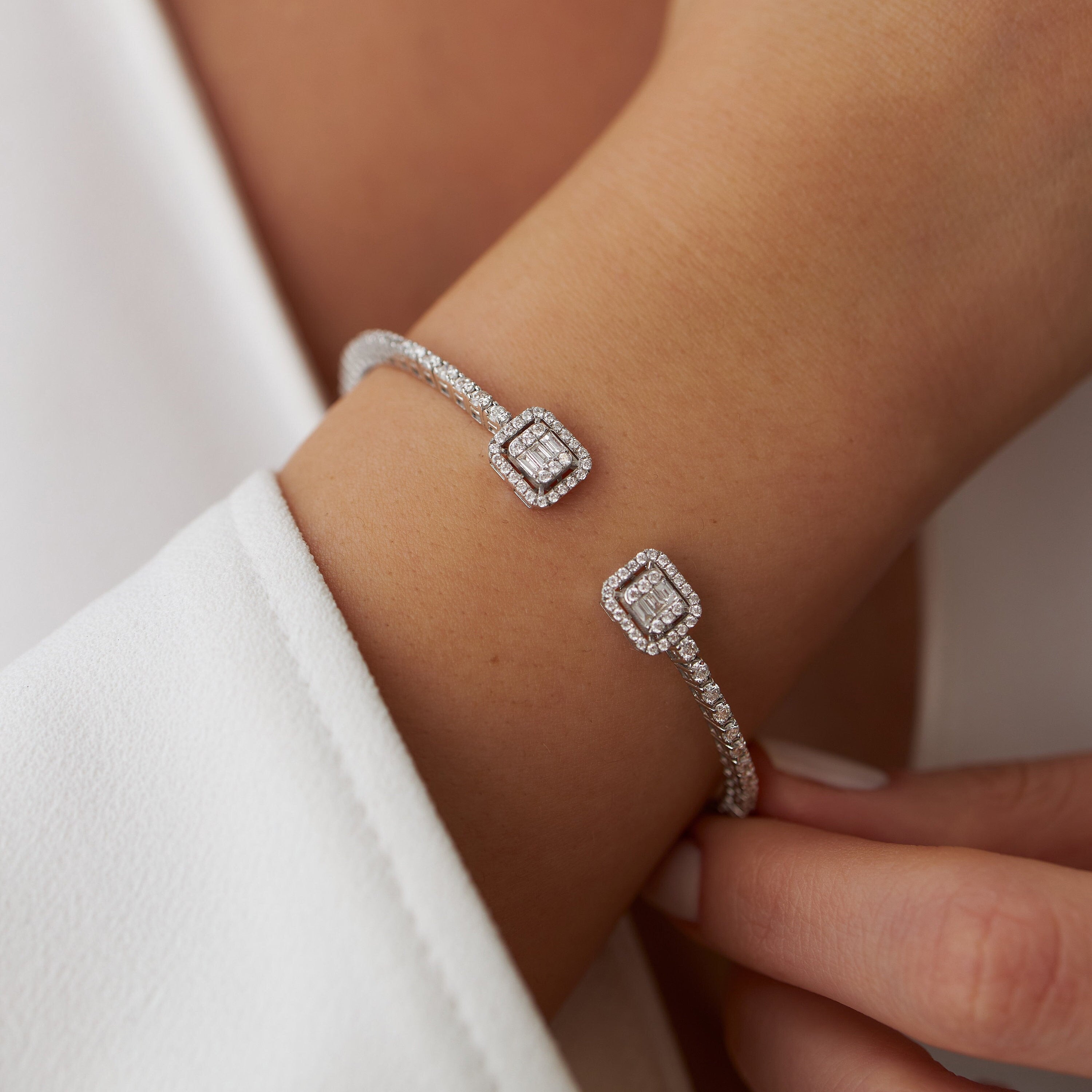 Flexible Diamond Bangle With Baguette and Round Diamonds in 14K Gold