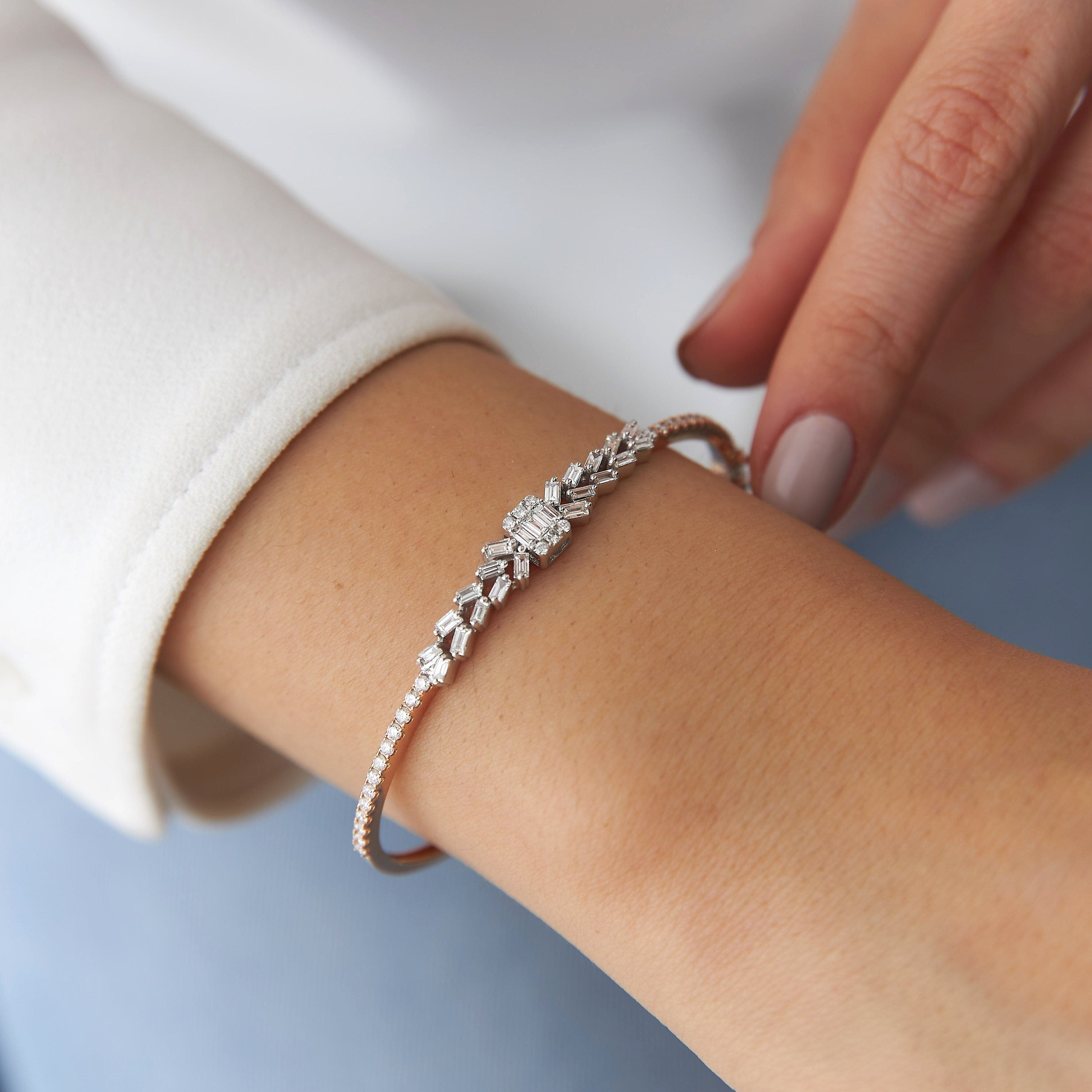 Diamond Bangle Bracelet in 14K Gold