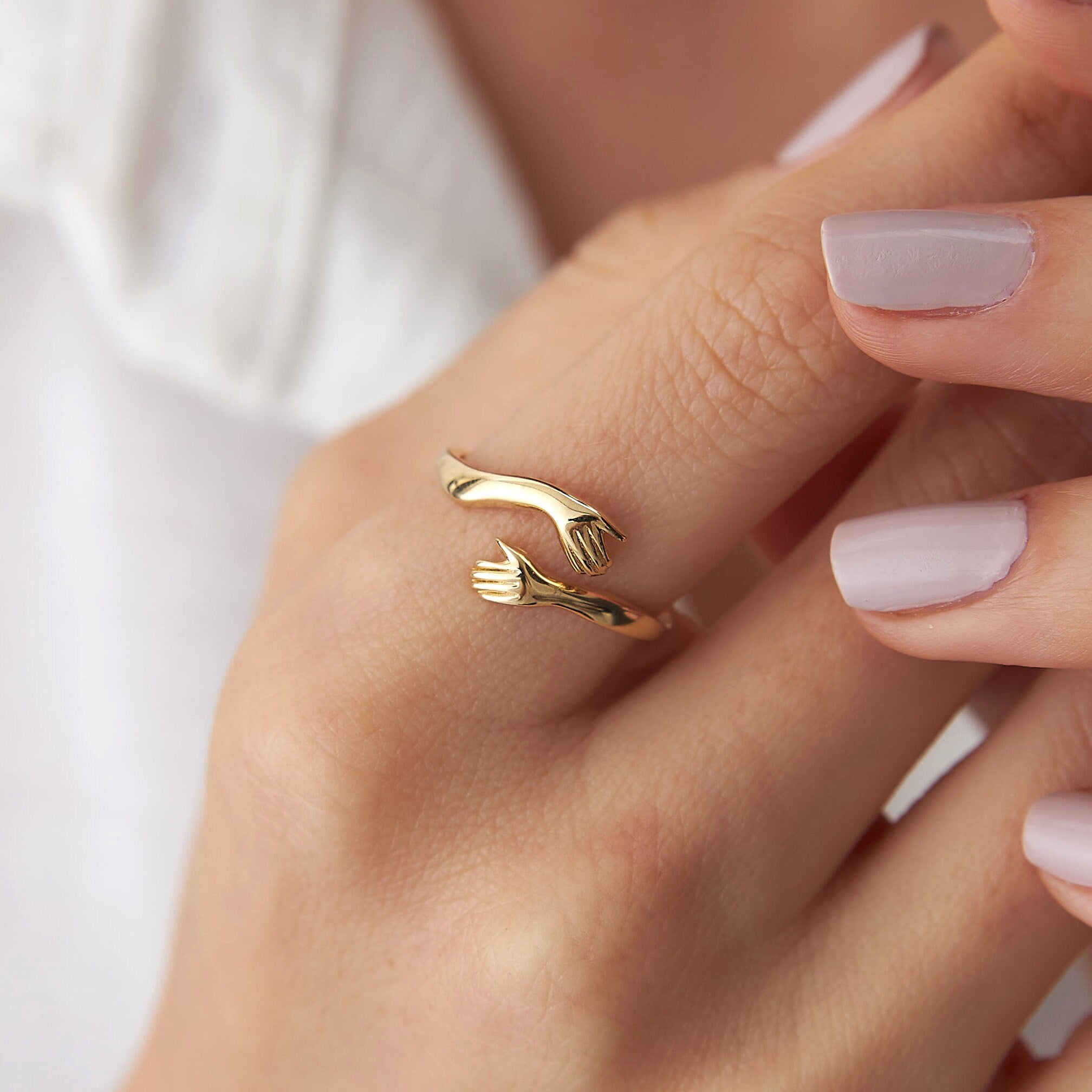 Hug Ring in 14K Gold