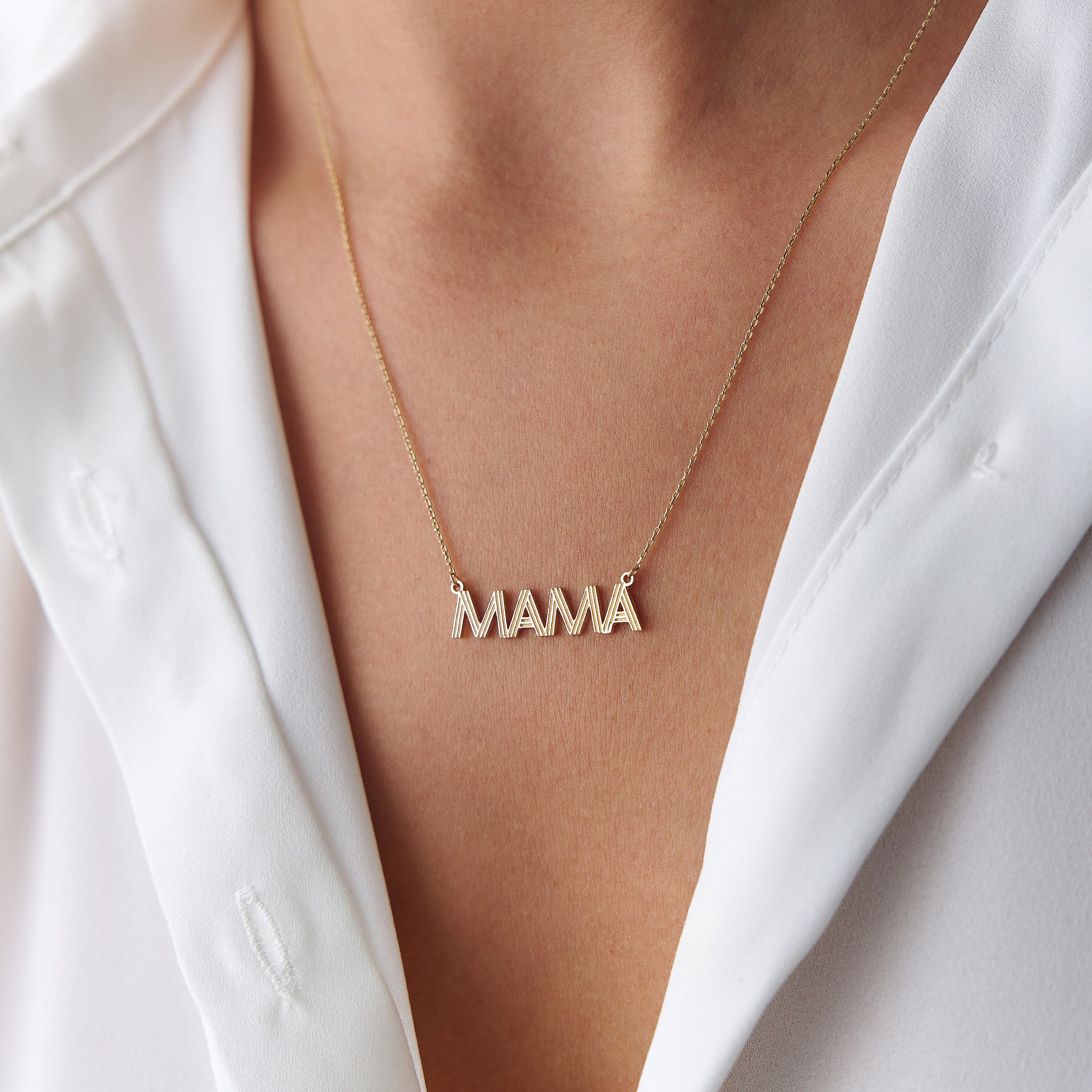 Mama Necklace in 14K Gold