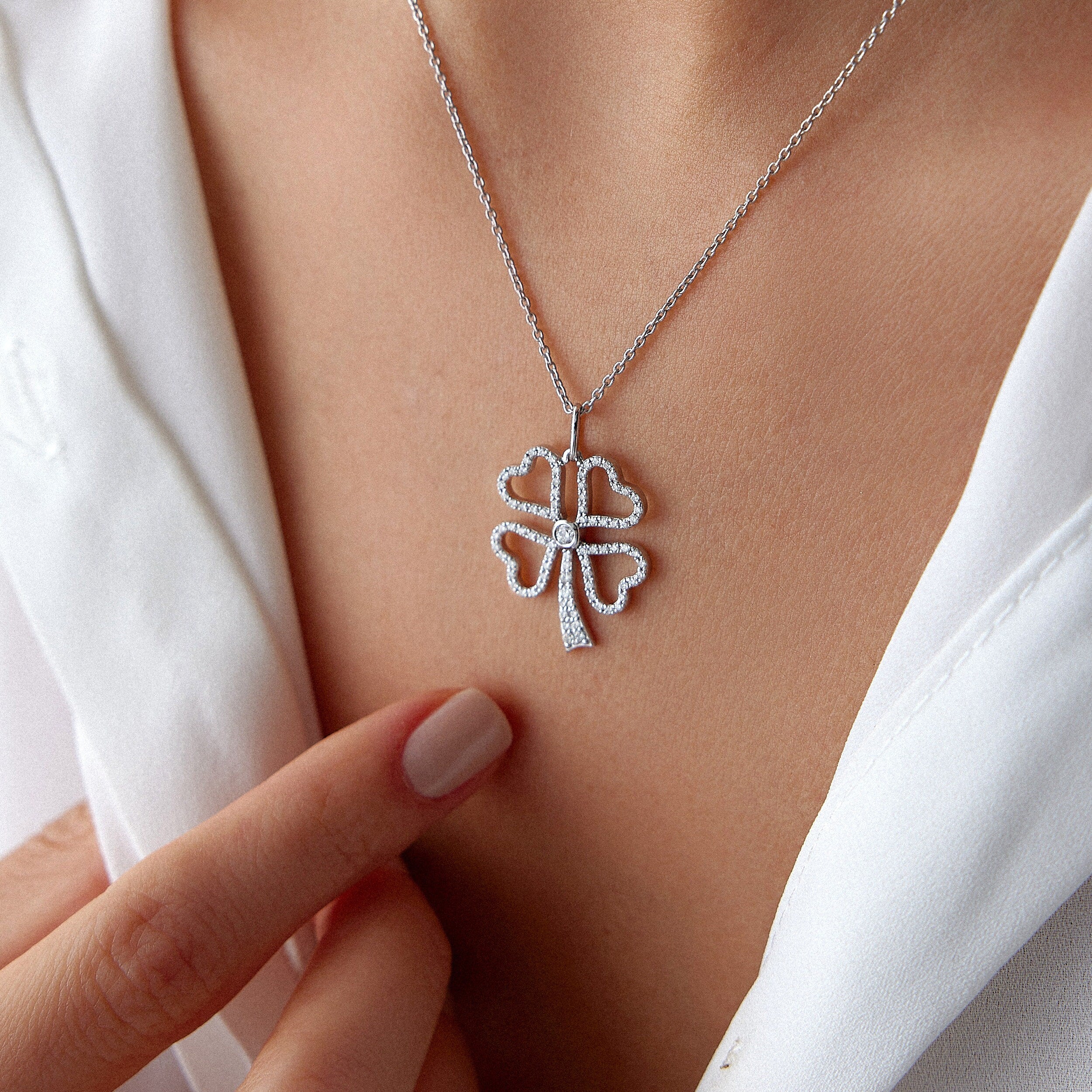 Diamond Clover Necklace / FORTUNA
