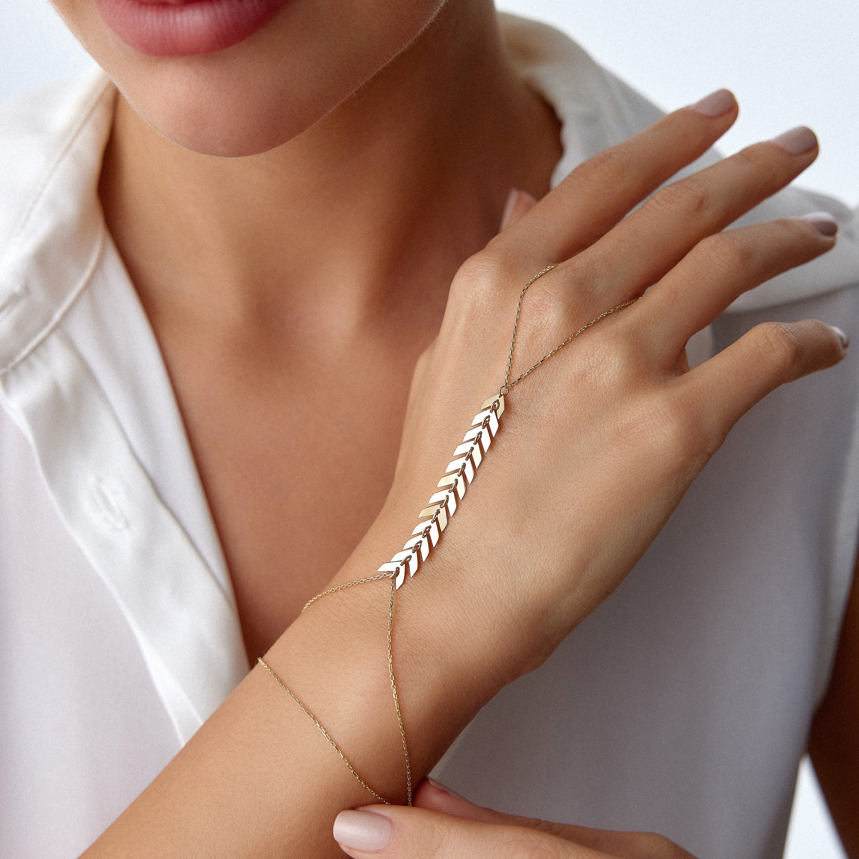 Arrow Hand Chain Bracelet In 14K Gold